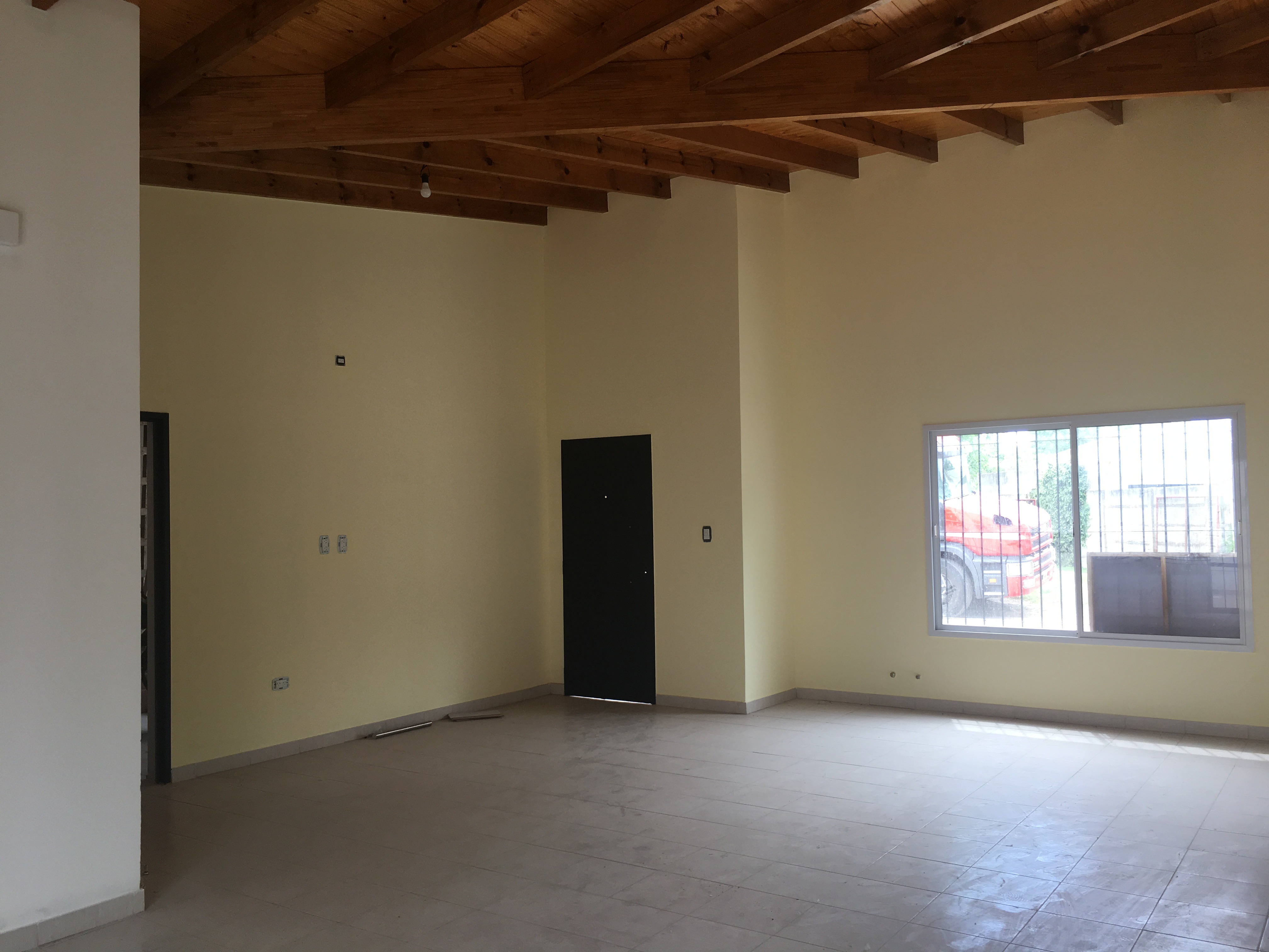 Amplia Casa Familiar con Detalles de Calidad y Todos los Servicios