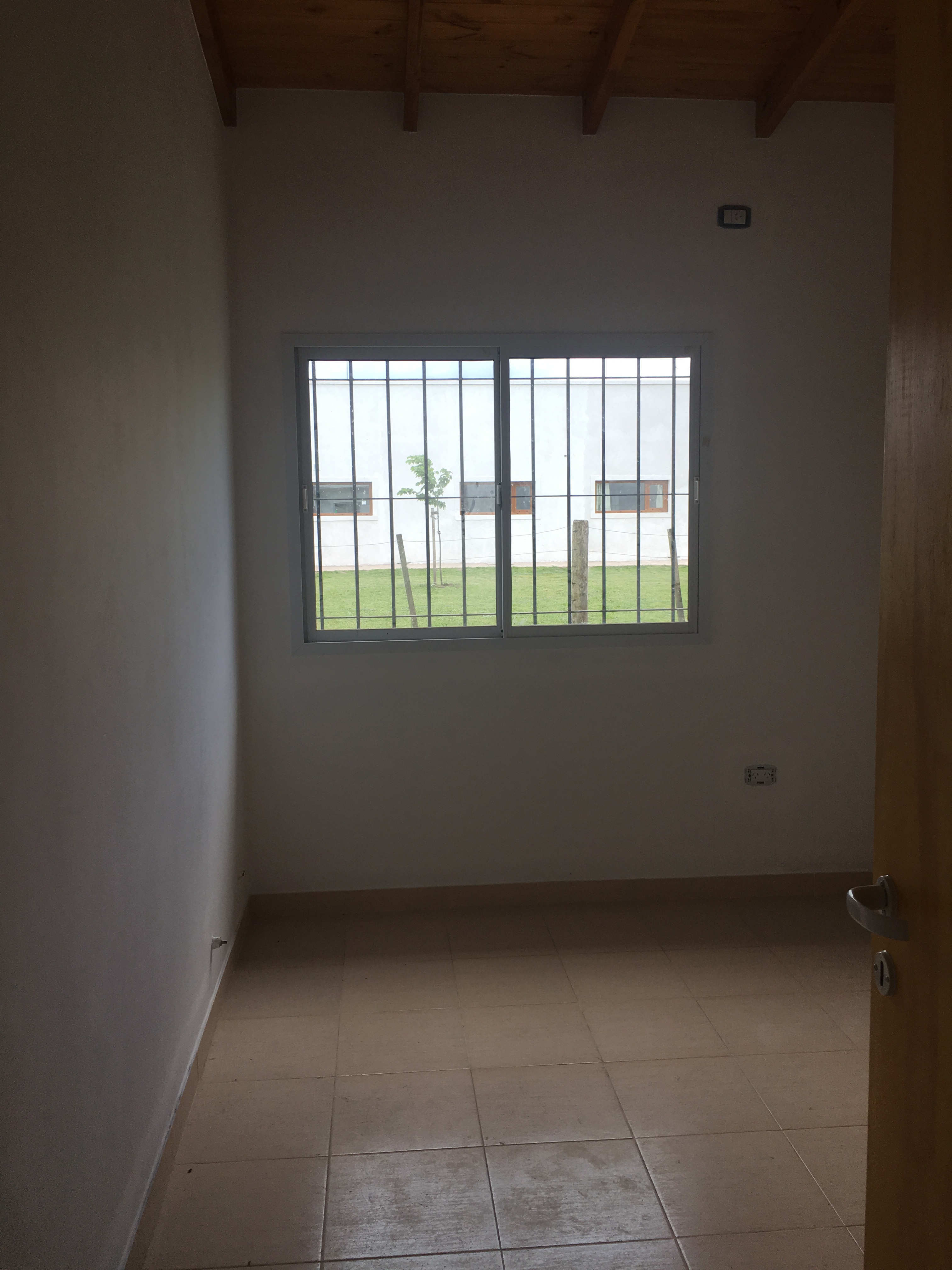 Amplia Casa Familiar con Detalles de Calidad y Todos los Servicios