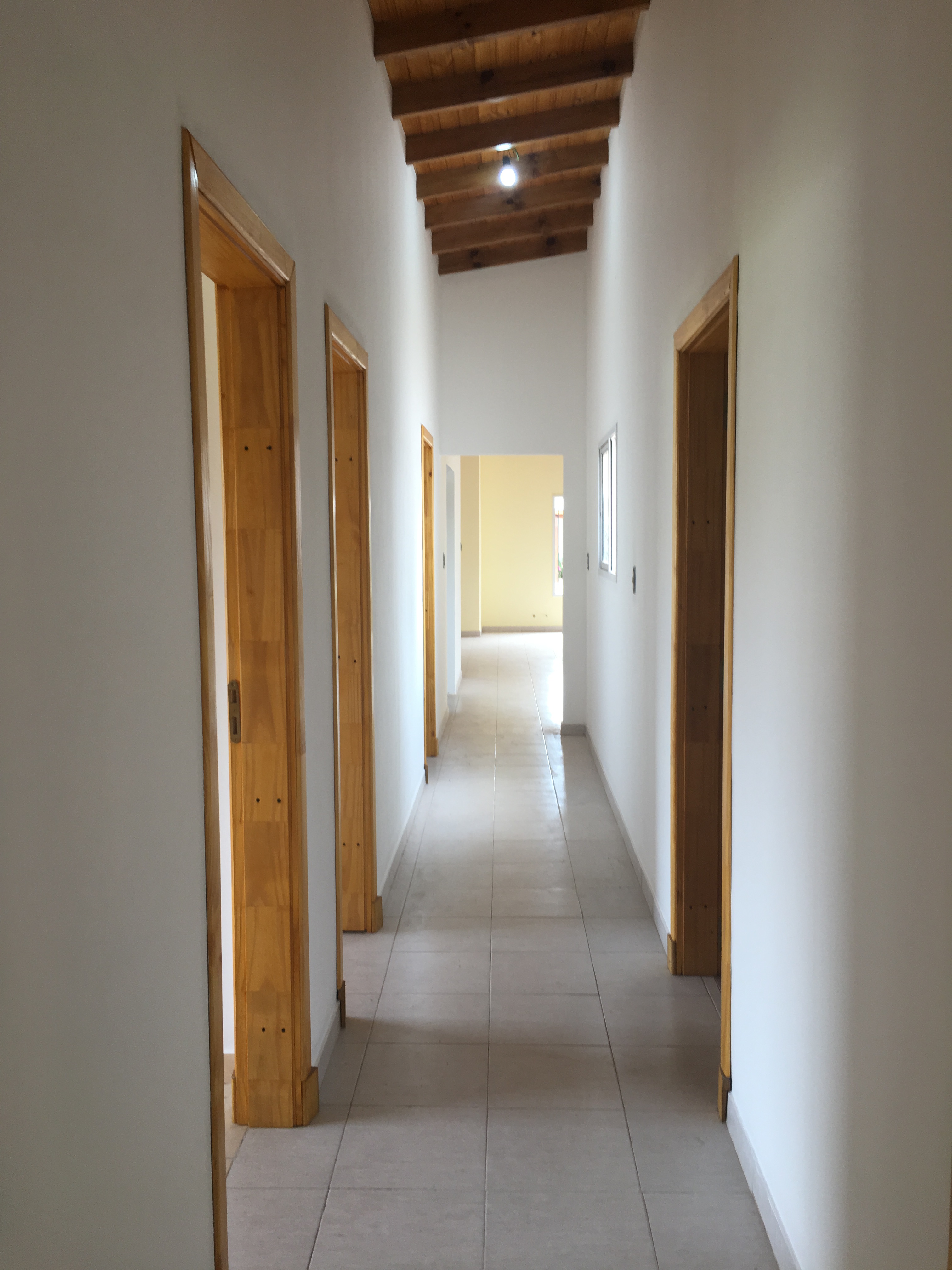 Amplia Casa Familiar con Detalles de Calidad y Todos los Servicios
