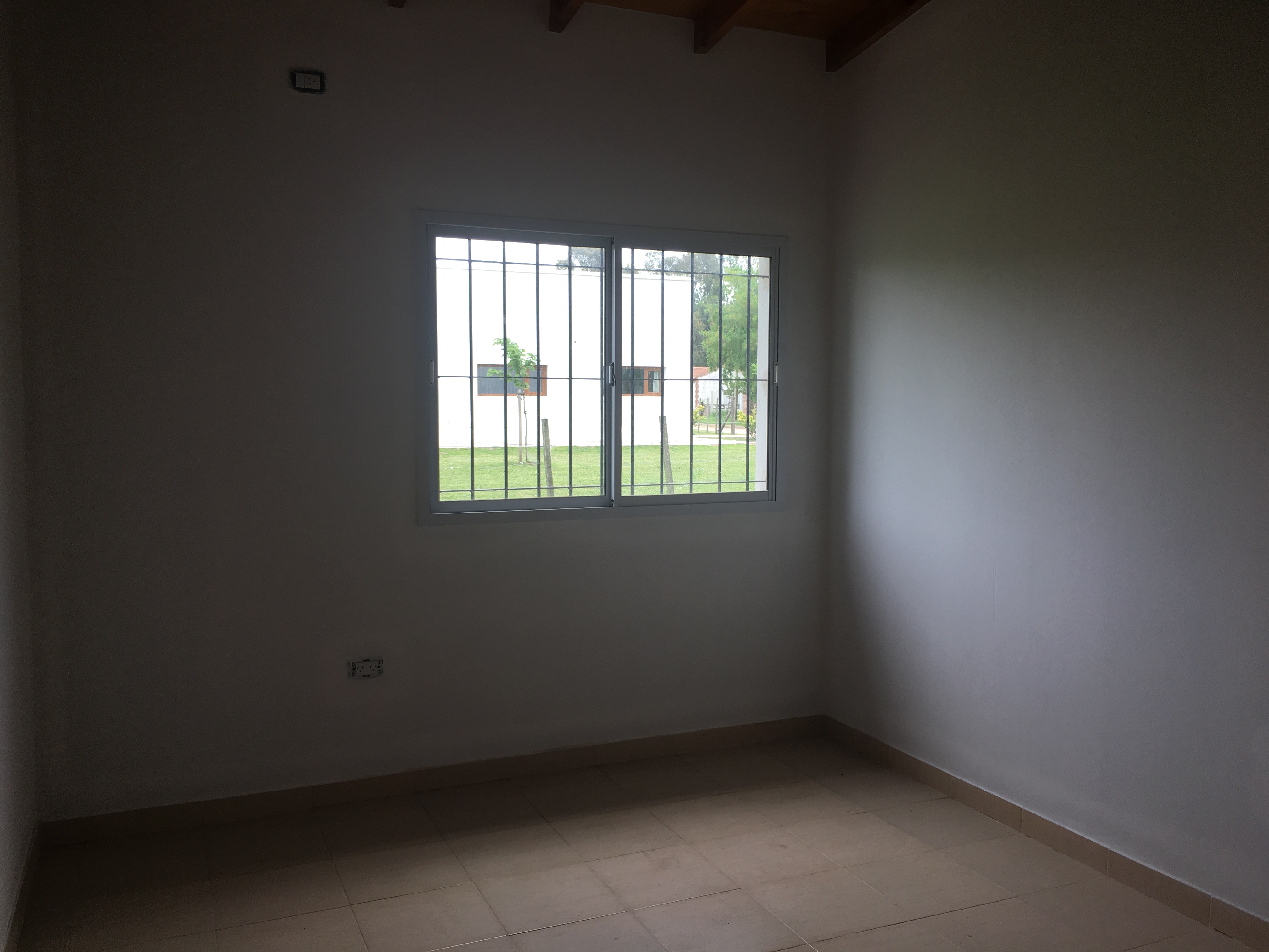 Amplia Casa Familiar con Detalles de Calidad y Todos los Servicios