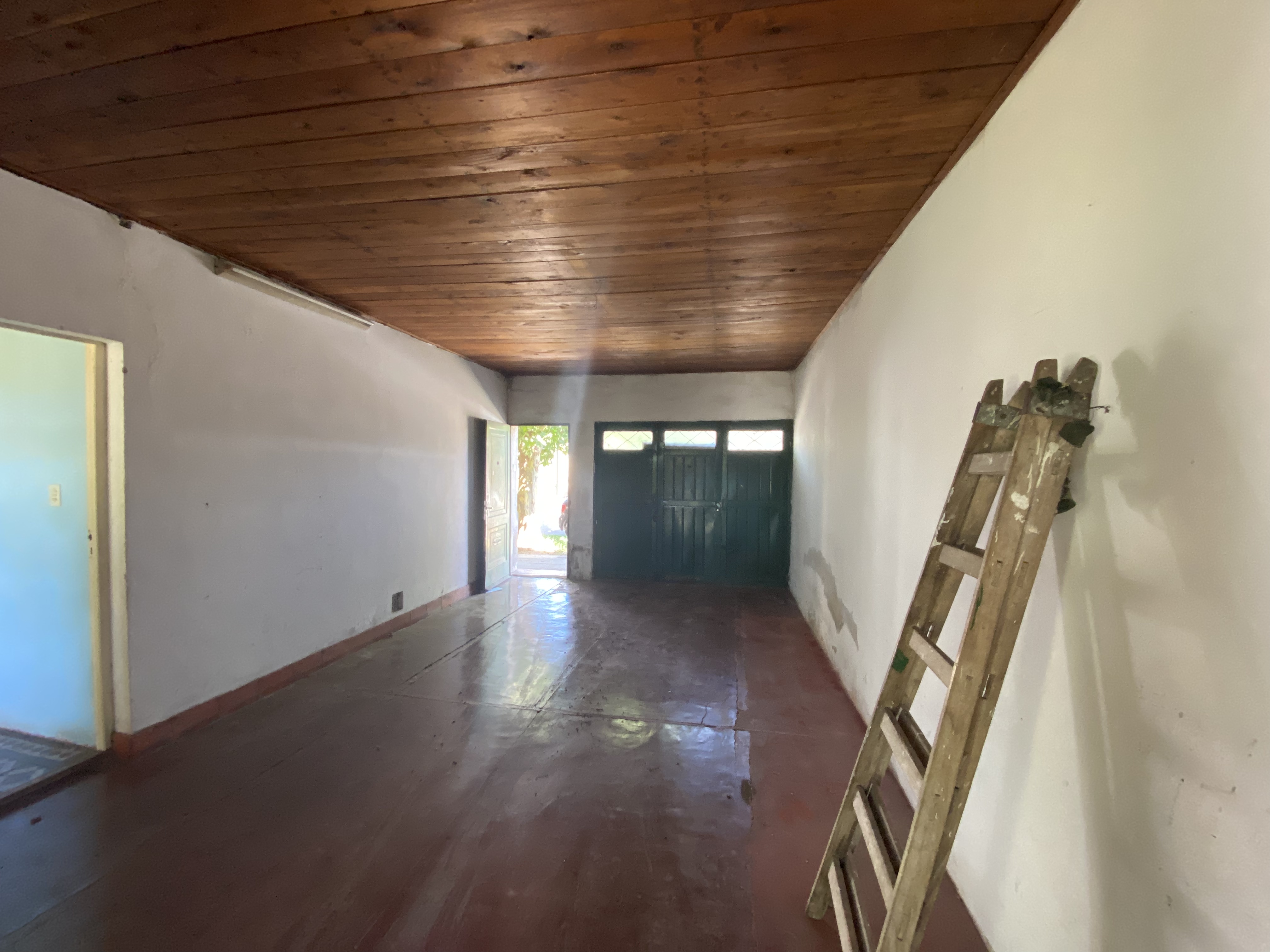 CASA ANTIGUA EN BUEN ESTADO EN EL CASCO PRINCIPAL DEL LA CIUDAD