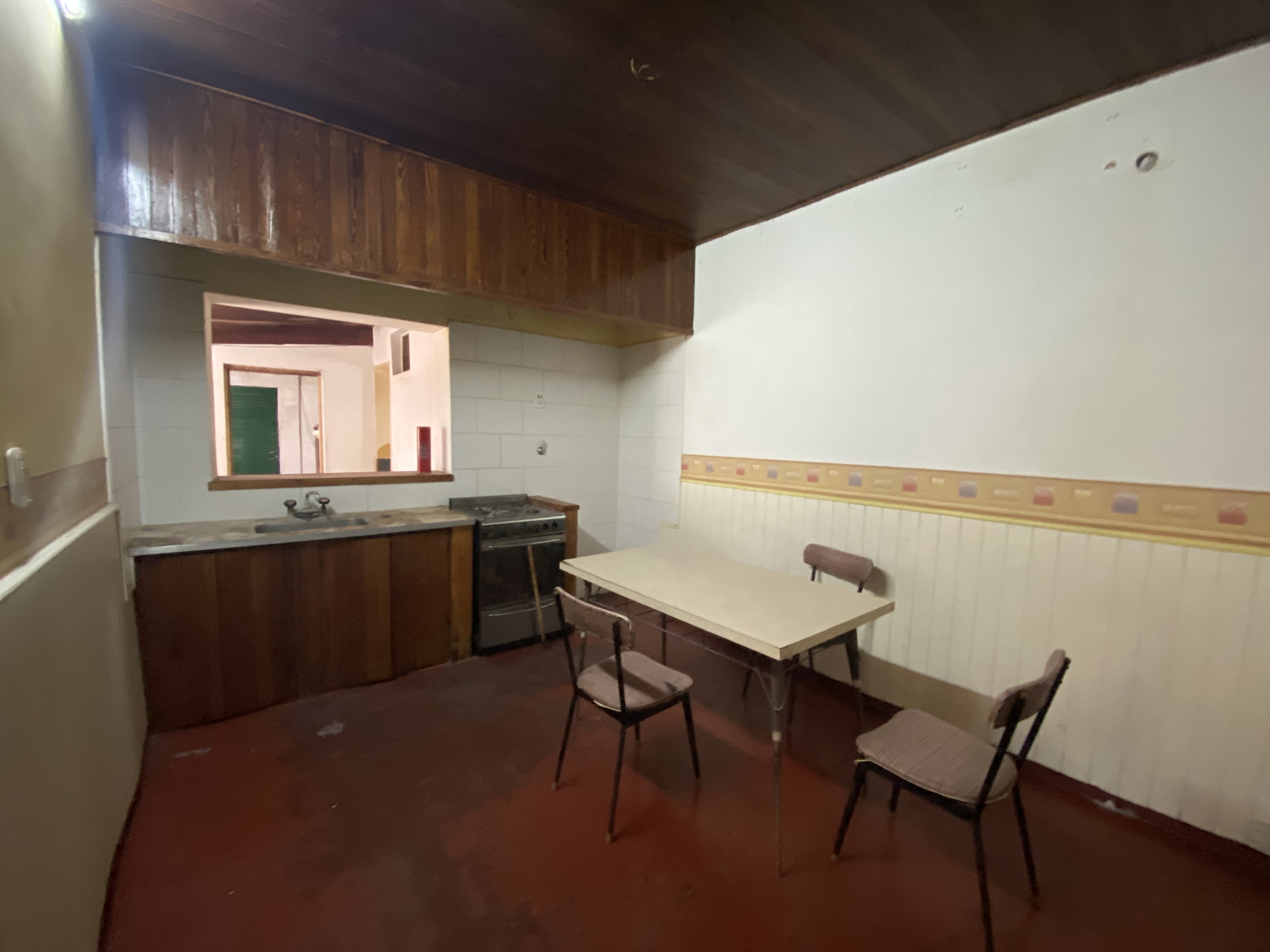 CASA ANTIGUA EN BUEN ESTADO EN EL CASCO PRINCIPAL DEL LA CIUDAD