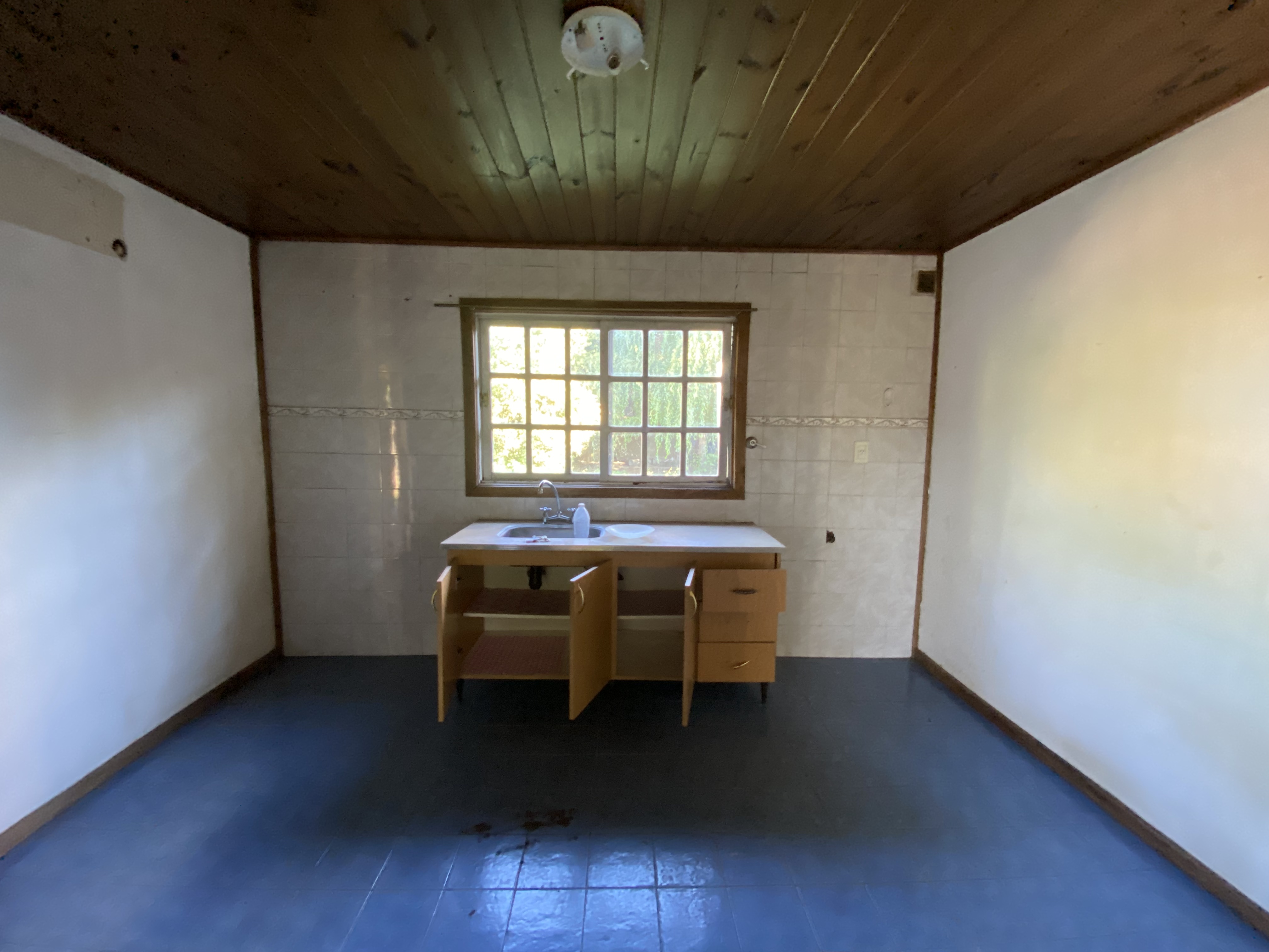 "Oportunidad: Casa con Amplio Jardín y Quincho en Excelente Ubicación, Cerca del Centro"
