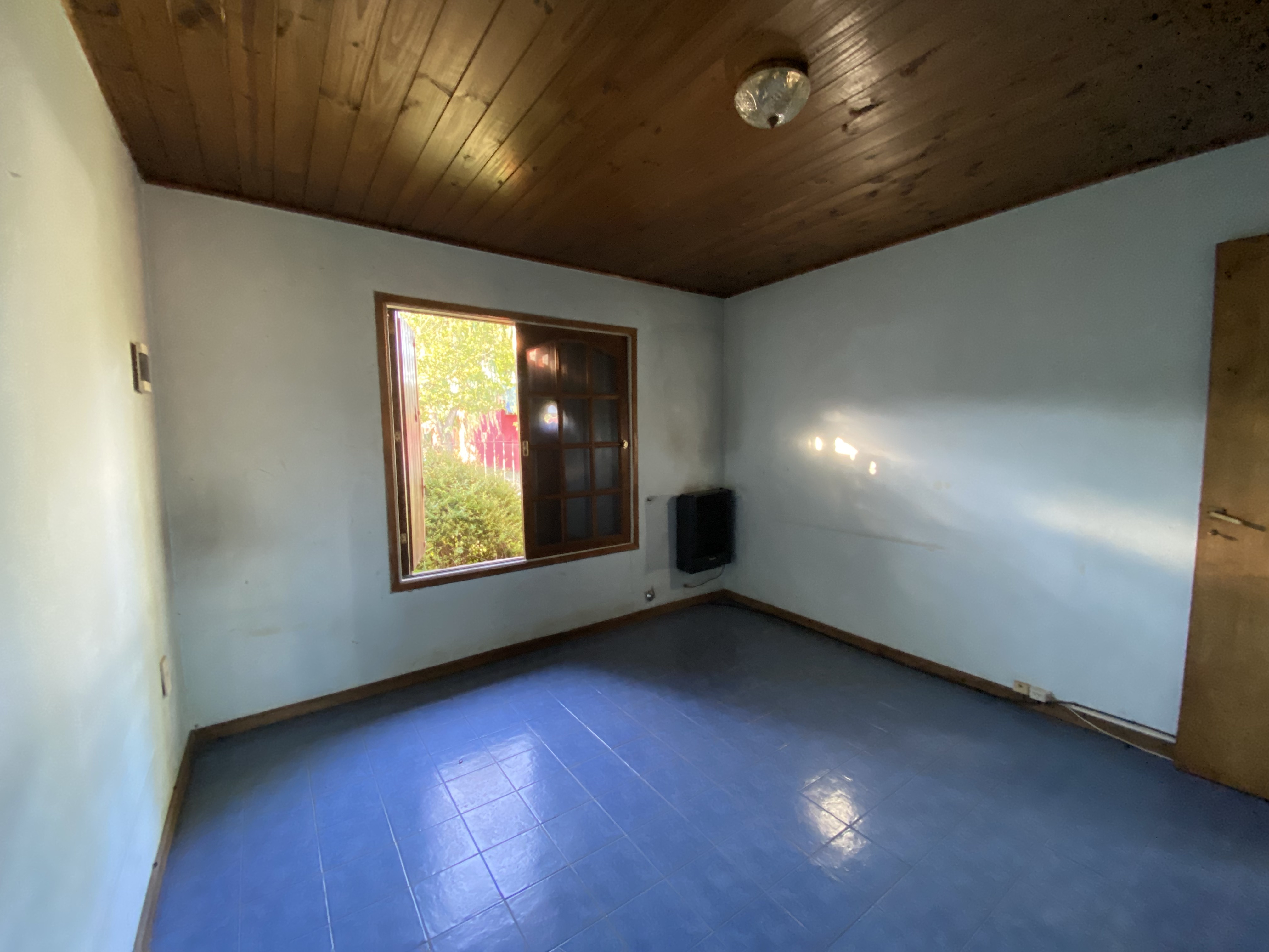 "Oportunidad: Casa con Amplio Jardín y Quincho en Excelente Ubicación, Cerca del Centro"