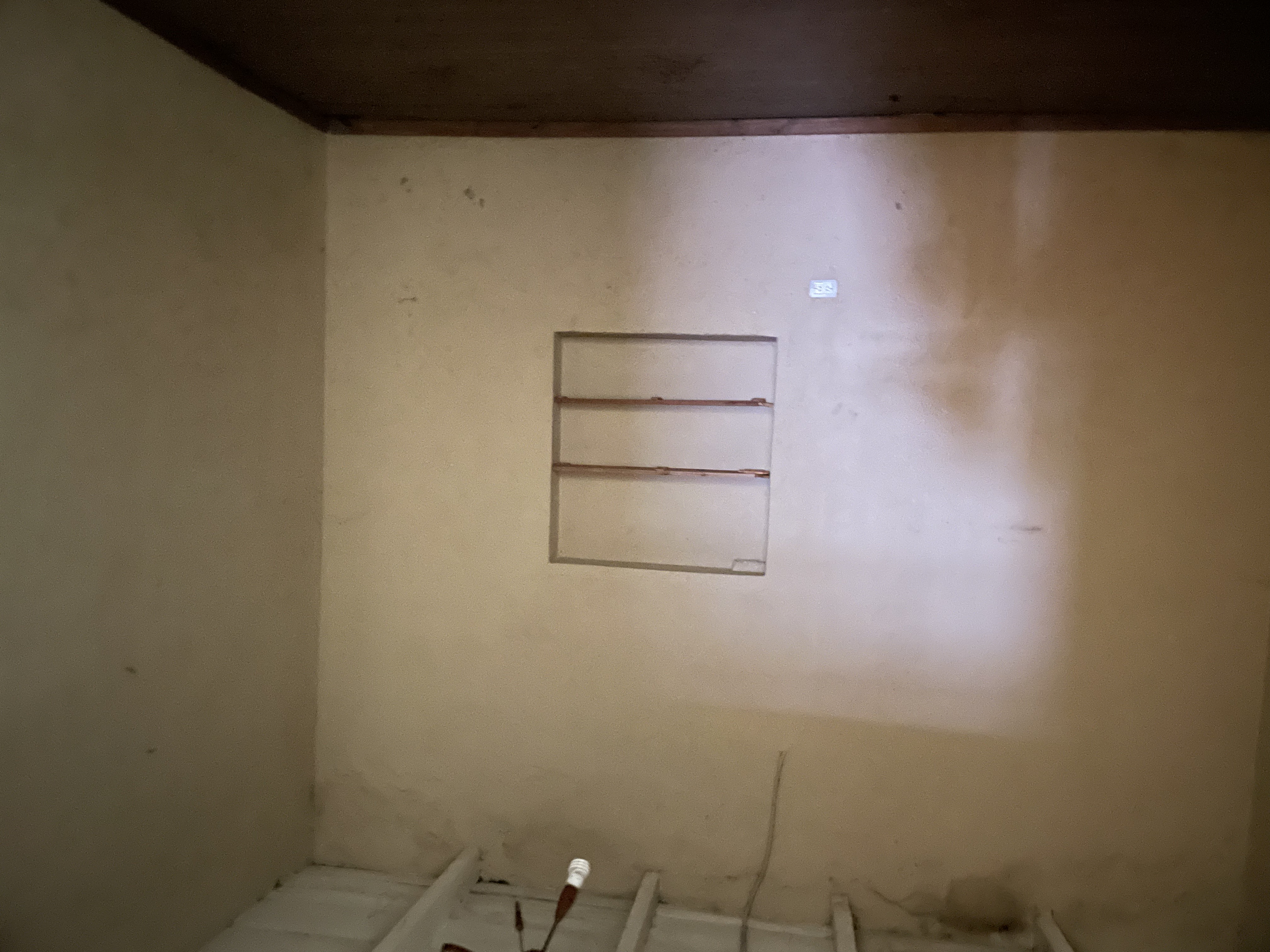 SE VENDE VIVIENDA A RECICLAR, EXCELENTE UBICACION