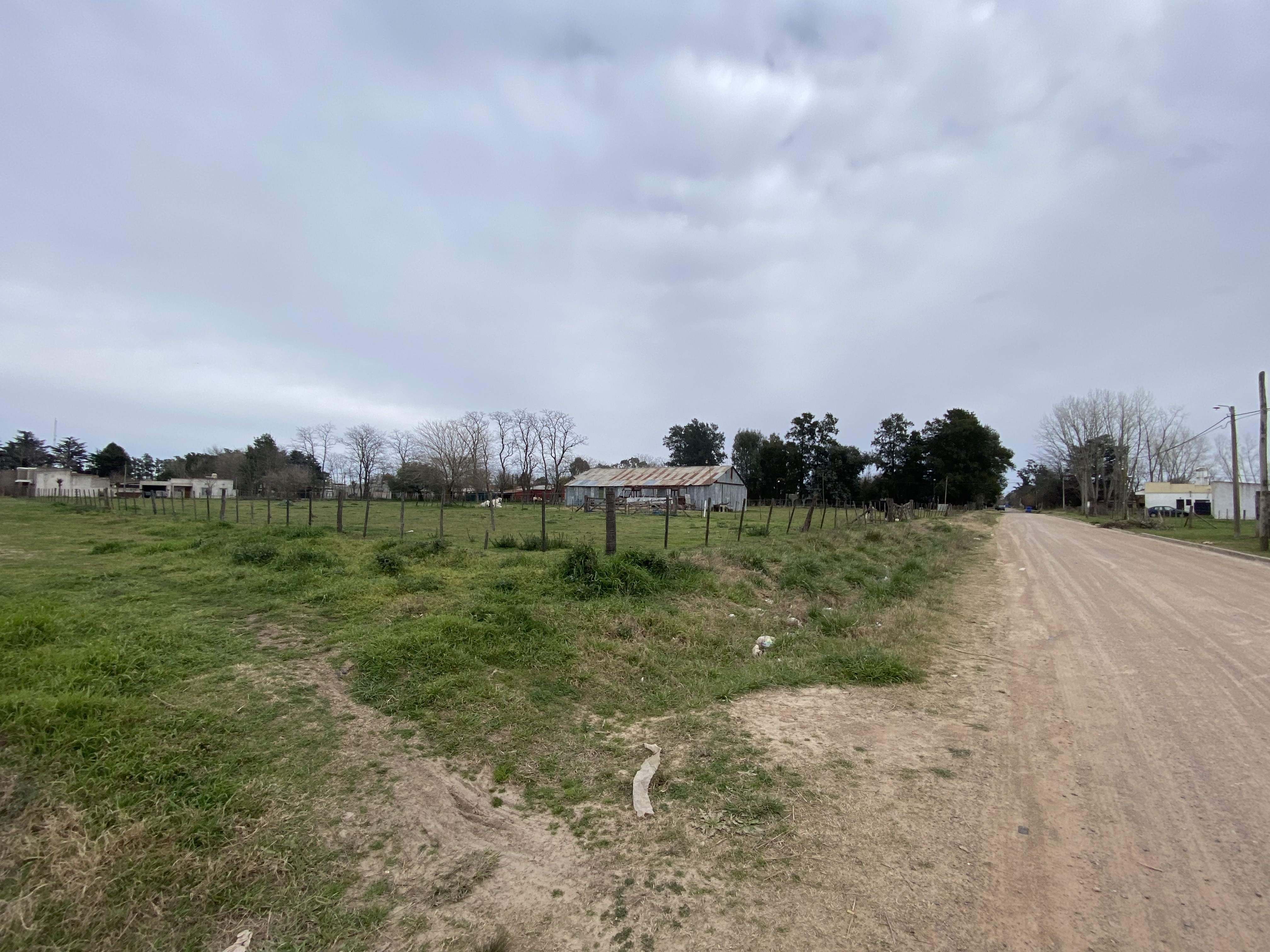 Terrenos con Todos los Servicios en Barrio Etepam - Ideales para Inversión o Vivienda Permanente