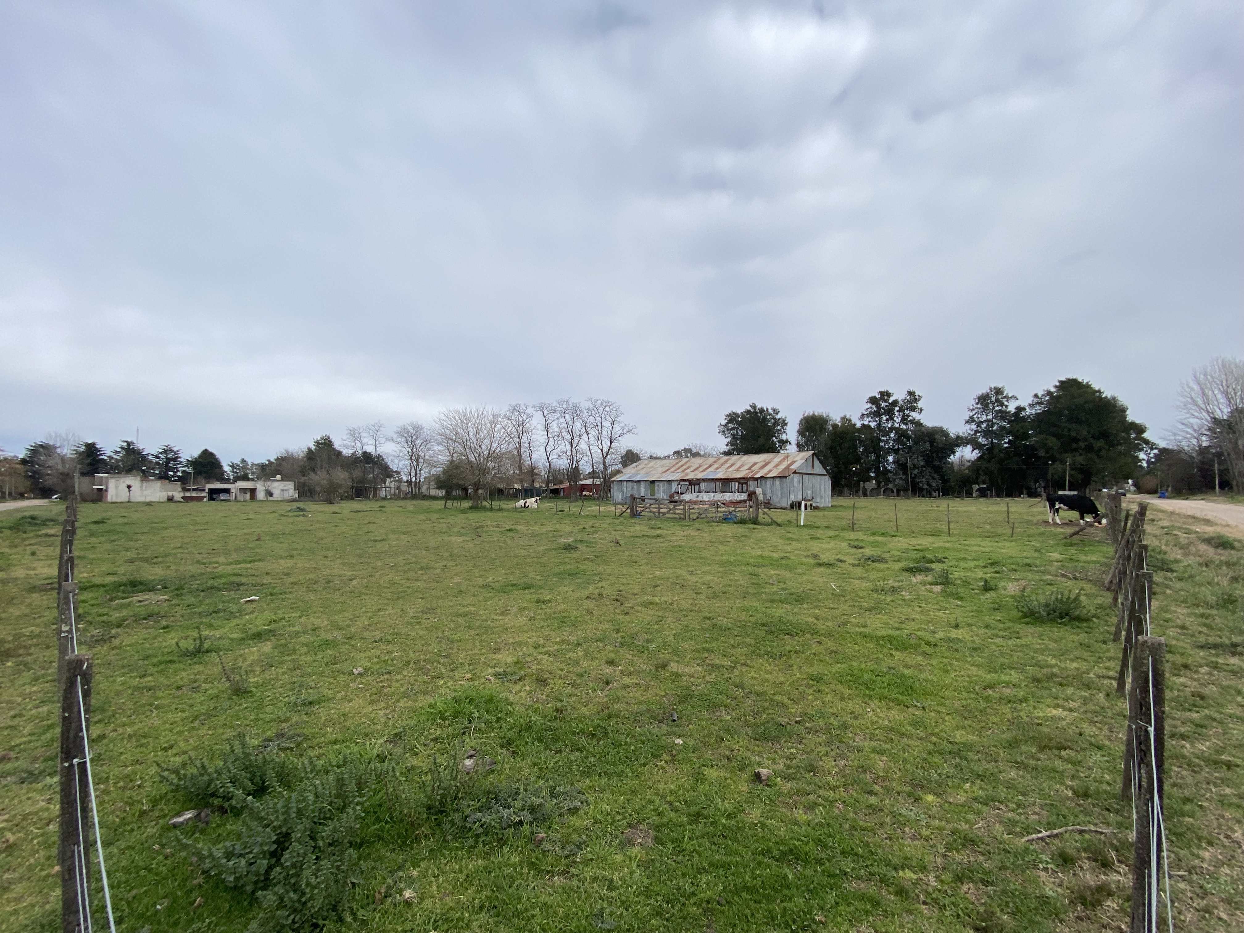 Terrenos con Todos los Servicios en Barrio Etepam - Ideales para Inversión o Vivienda Permanente
