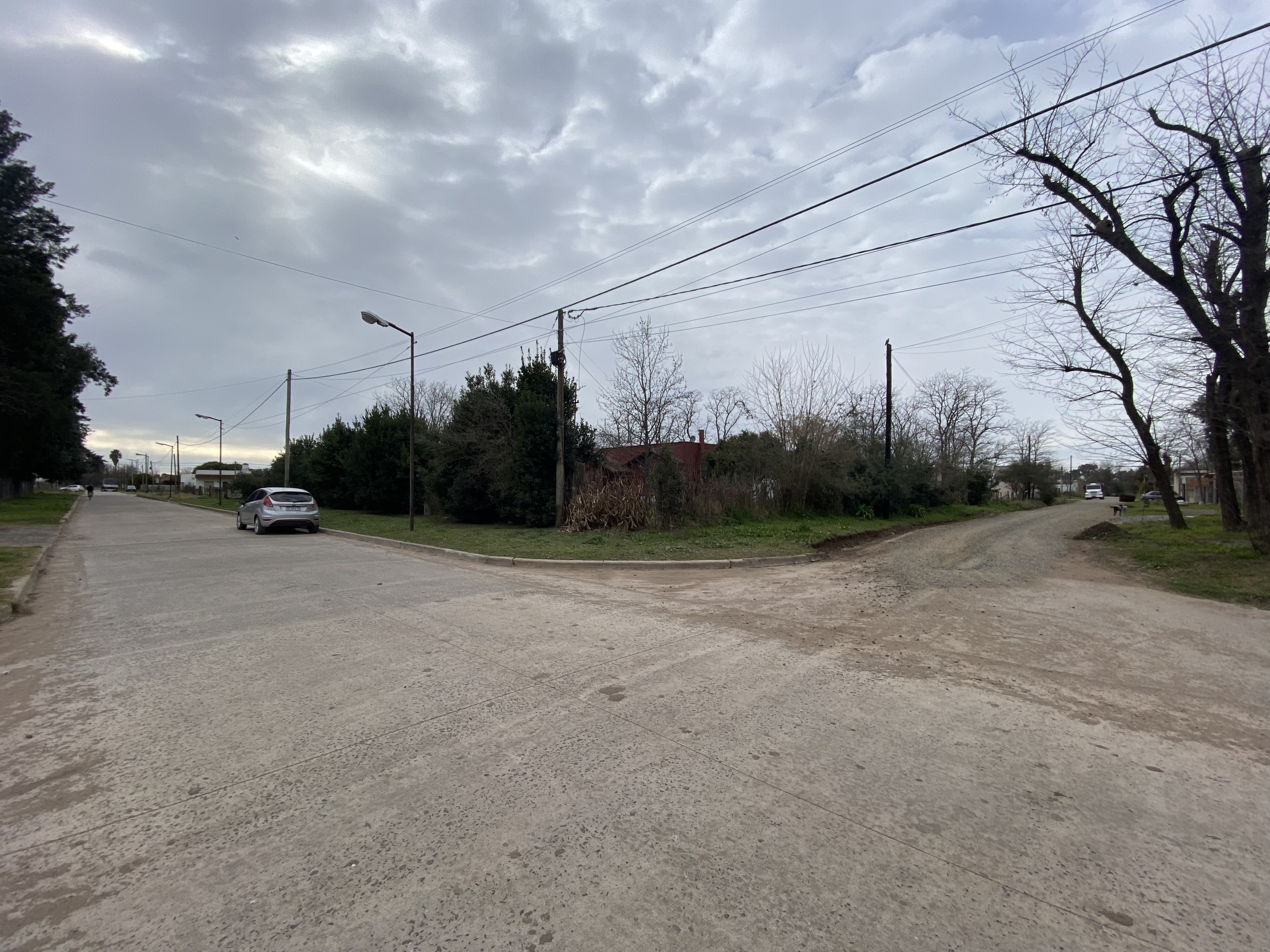 Terrenos con Todos los Servicios en Barrio Etepam - Ideales para Inversión o Vivienda Permanente