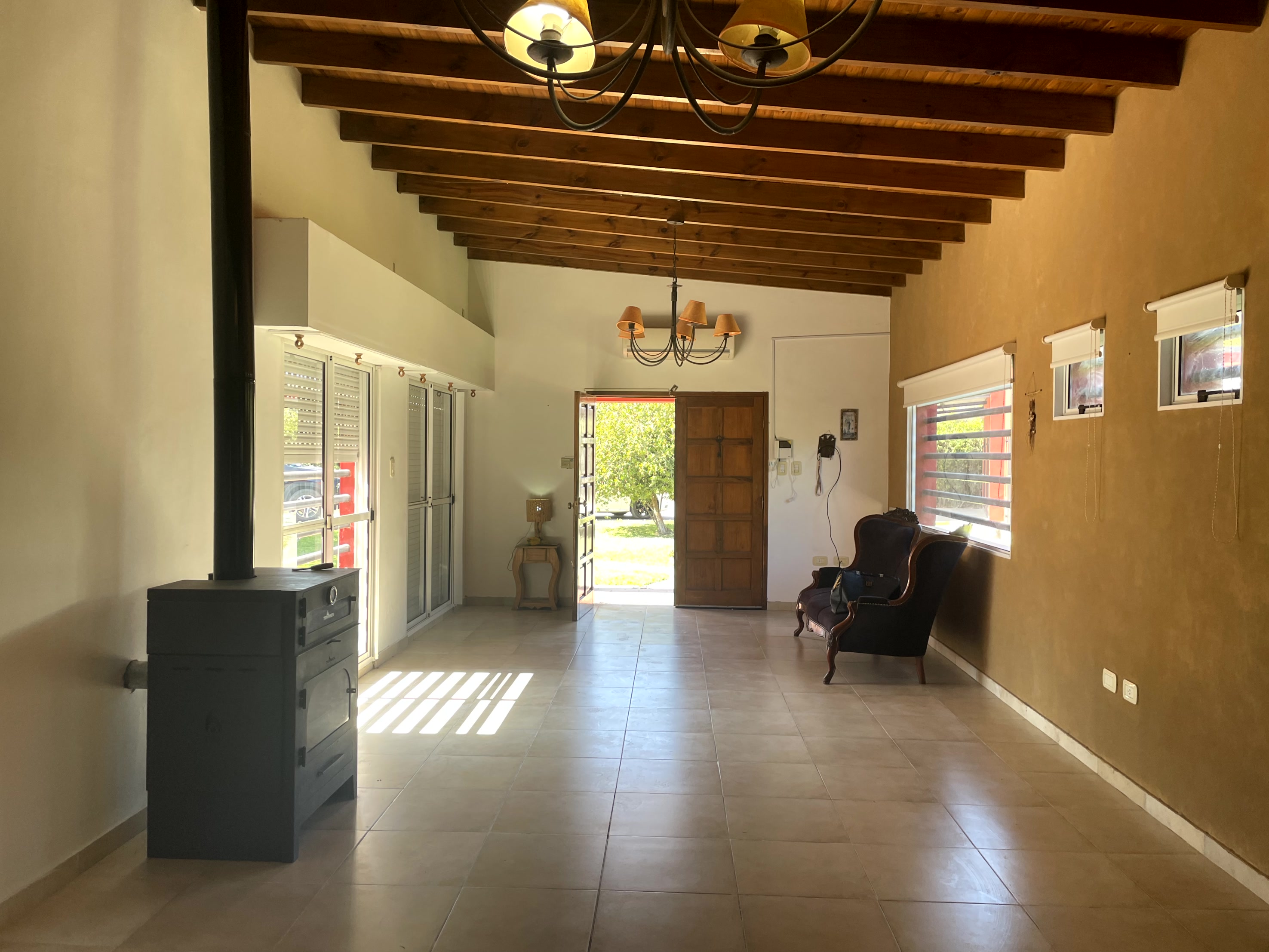 EXCELENTE CASA QUINTA CON PILETA EN VENTA