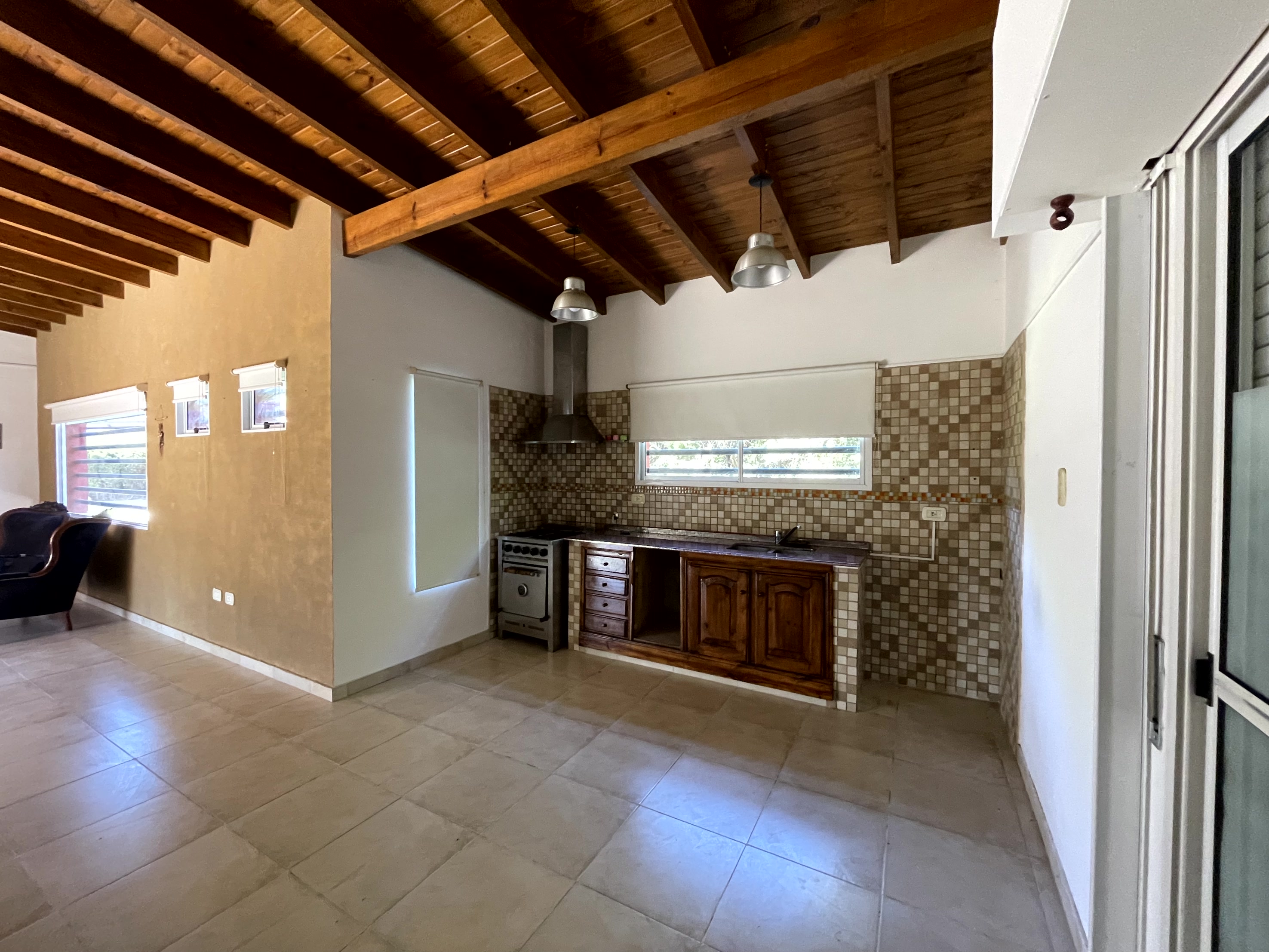 EXCELENTE CASA QUINTA CON PILETA EN VENTA