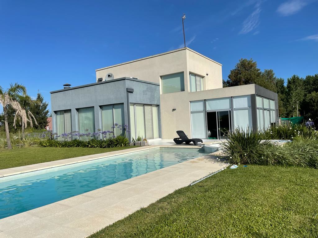 EXCELENTE VIVIENDA EN BARRIO LEUFU KIÑE