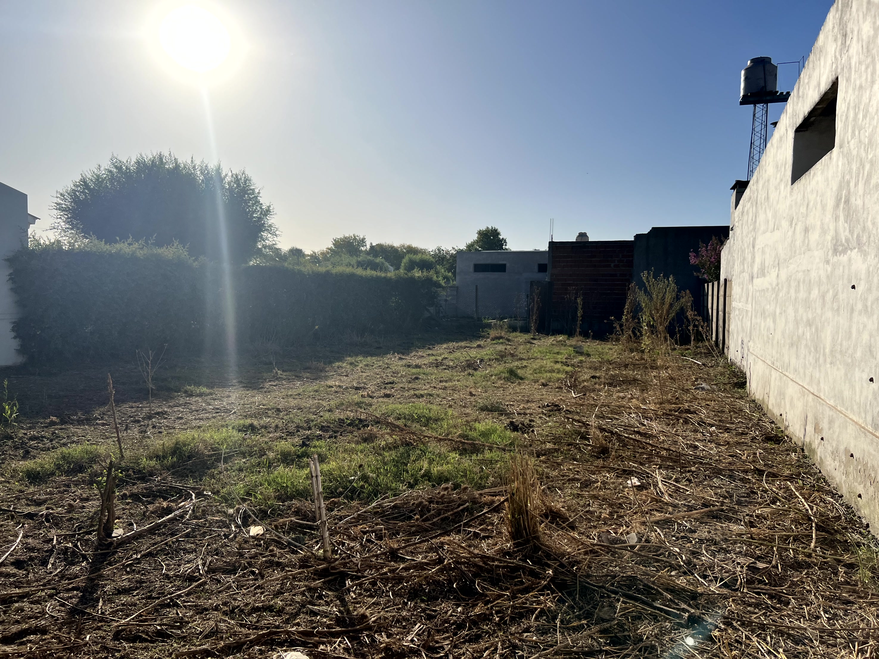 "¡Construye tu hogar en una ubicación privilegiada! Lote en barrio urbano cerca de Av. 9 de julio"