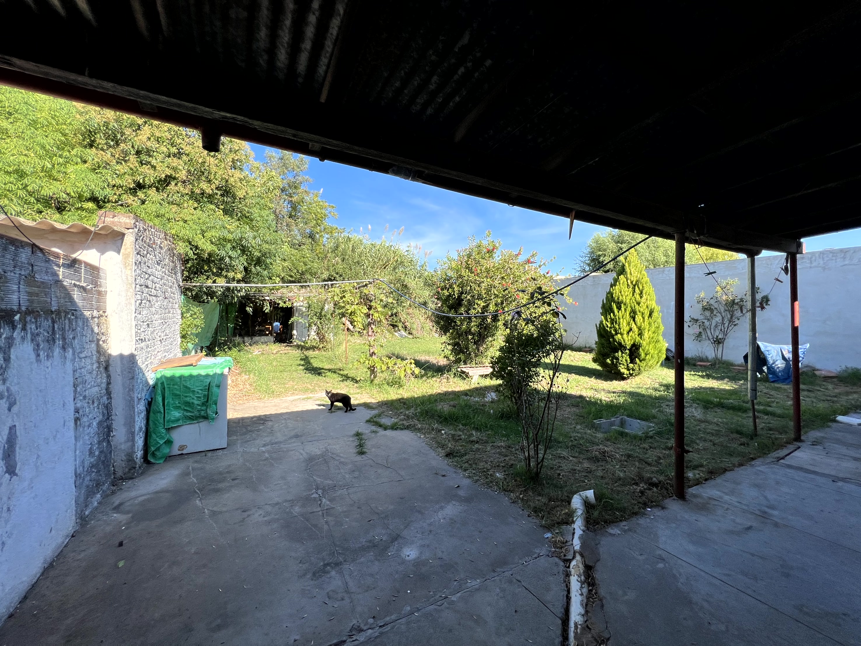 EN VENTA CASA A REFACIONAR, MUY BUENA UBICACION