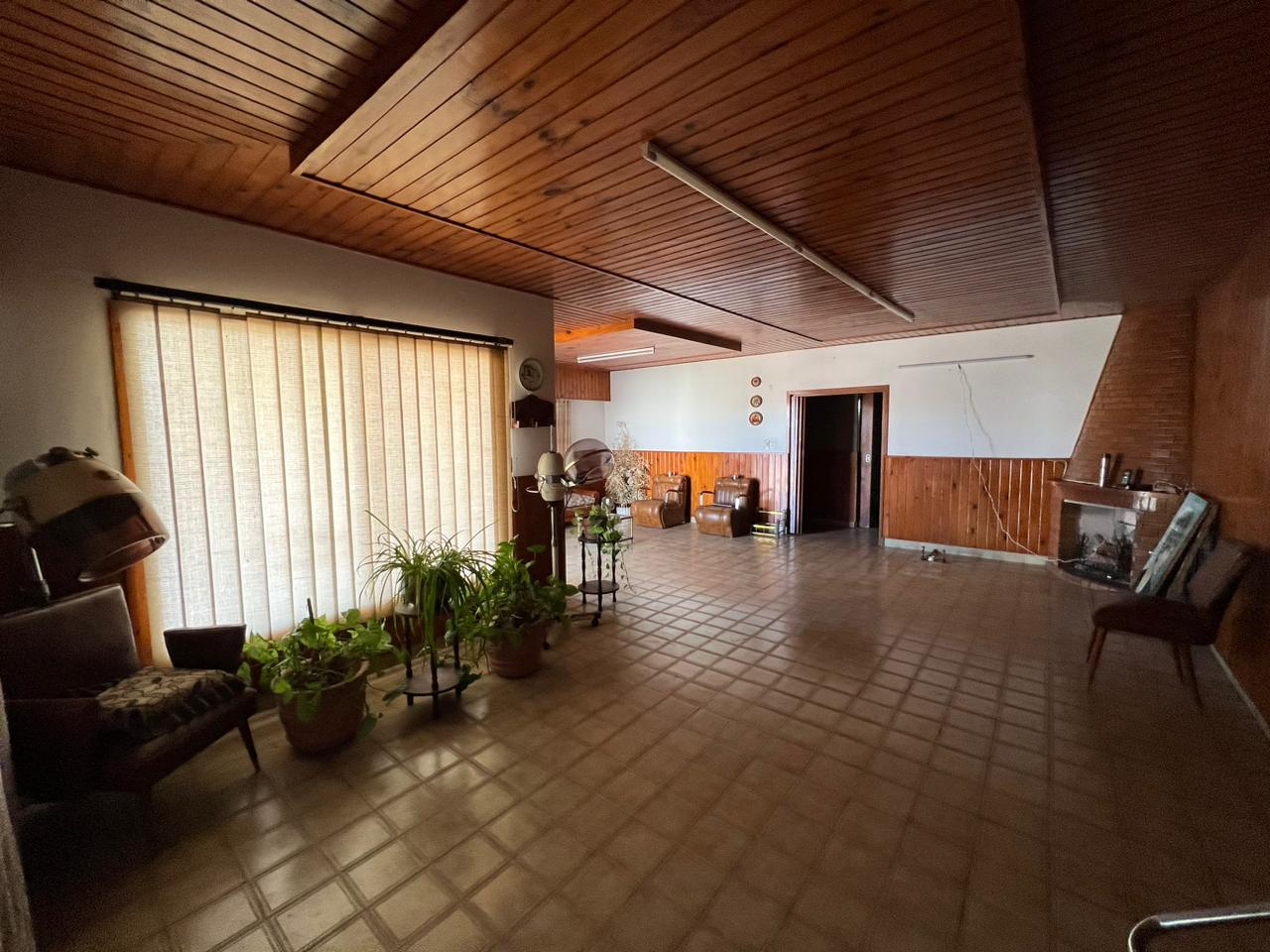 "Amplia Propiedad en Barrio Residencial: Ideal para Tu Nuevo Hogar, Apta Crédito"