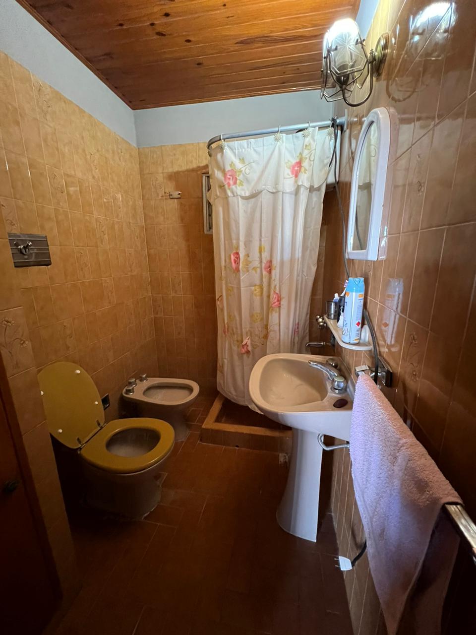 "Amplia Propiedad en Barrio Residencial: Ideal para Tu Nuevo Hogar, Apta Crédito"