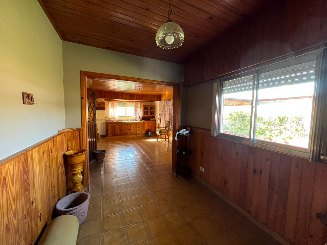 "Amplia Propiedad en Barrio Residencial: Ideal para Tu Nuevo Hogar, Apta Crédito"