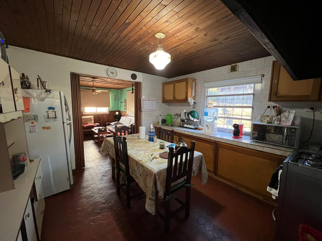 Hermosa Casa en Barrio Residencial a Pasos de Av. Balbín