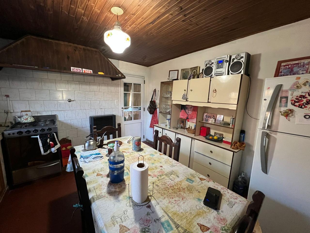 Hermosa Casa en Barrio Residencial a Pasos de Av. Balbín