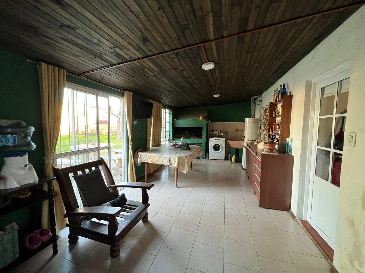Hermosa Casa en Barrio Residencial a Pasos de Av. Balbín