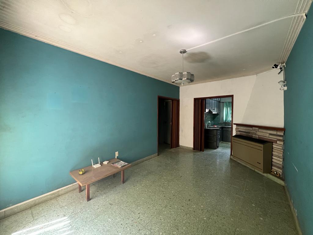 Increíble Oferta: Casa y Lote Adicional con Piscina a Solo 2 Cuadras de Av. Italia - Apta para Crédito Hipotecario