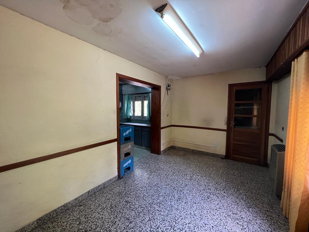 Increíble Oferta: Casa y Lote Adicional con Piscina a Solo 2 Cuadras de Av. Italia - Apta para Crédito Hipotecario