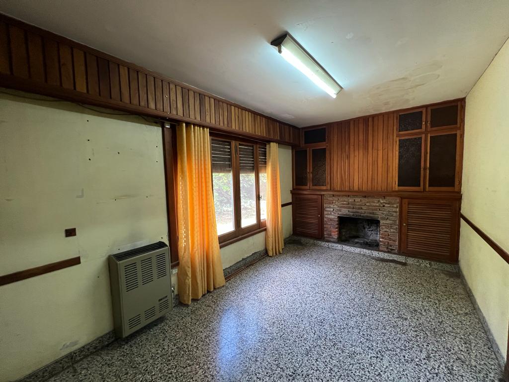 Increíble Oferta: Casa y Lote Adicional con Piscina a Solo 2 Cuadras de Av. Italia - Apta para Crédito Hipotecario
