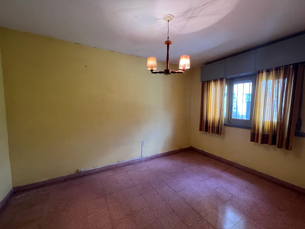 Increíble Oferta: Casa y Lote Adicional con Piscina a Solo 2 Cuadras de Av. Italia - Apta para Crédito Hipotecario