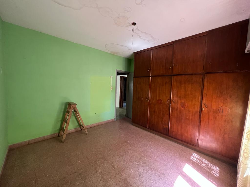 Increíble Oferta: Casa y Lote Adicional con Piscina a Solo 2 Cuadras de Av. Italia - Apta para Crédito Hipotecario