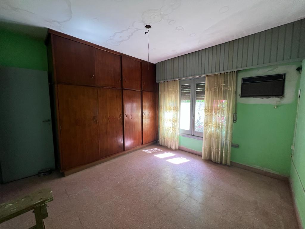 Increíble Oferta: Casa y Lote Adicional con Piscina a Solo 2 Cuadras de Av. Italia - Apta para Crédito Hipotecario