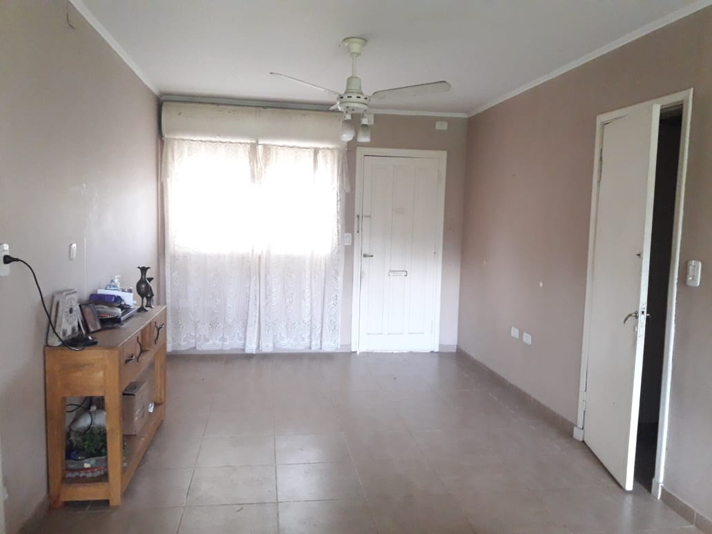 "Encantadora Vivienda en Venta: Ubicación Privilegiada en Entorno Urbano"