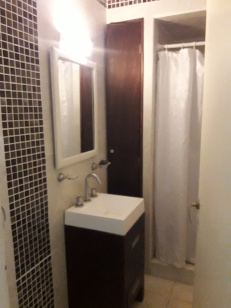 "Encantadora Vivienda en Venta: Ubicación Privilegiada en Entorno Urbano"