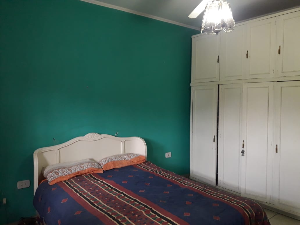 "Encantadora Vivienda en Venta: Ubicación Privilegiada en Entorno Urbano"