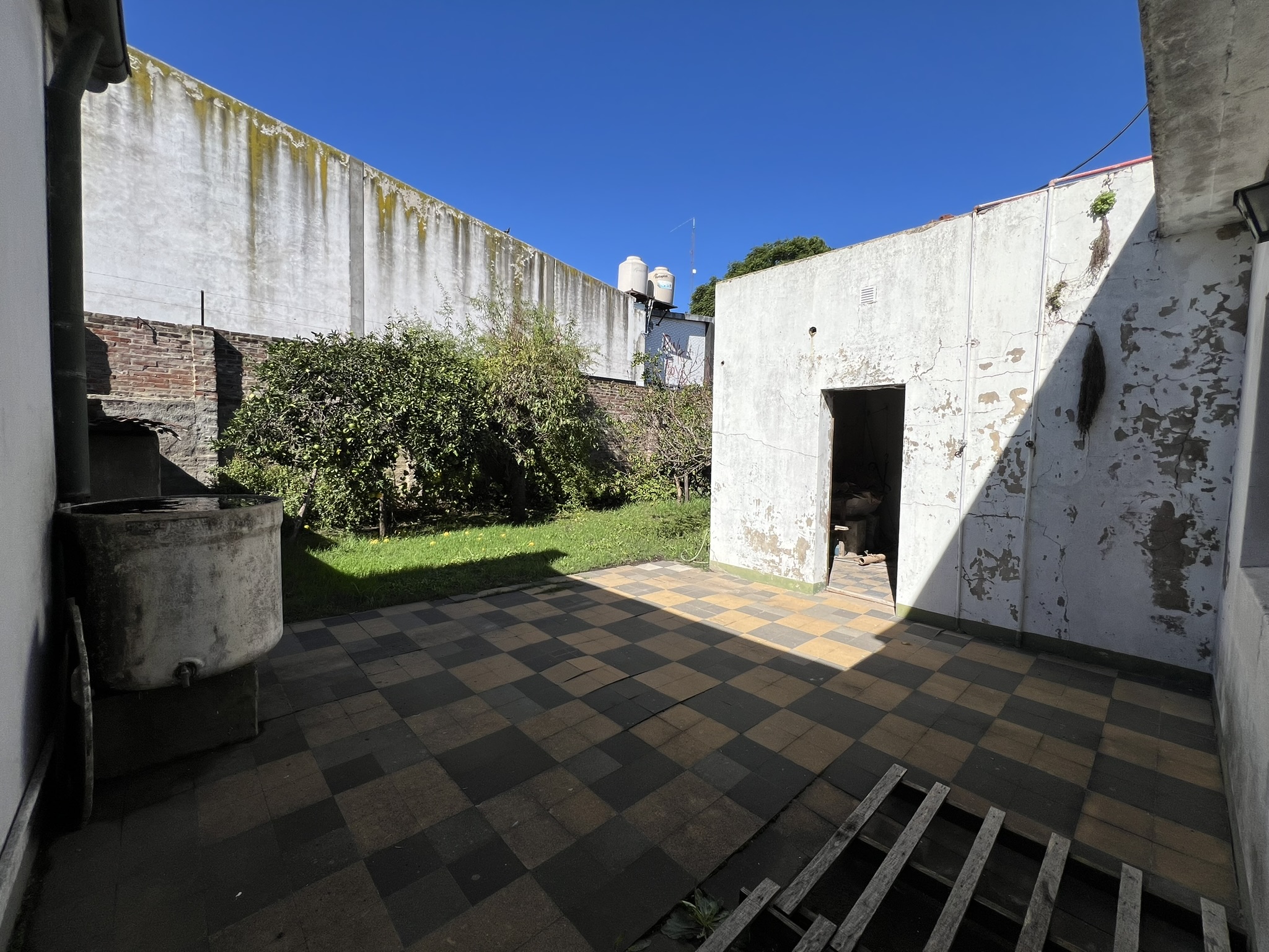 Oportunidad única: Residencia con Local Comercial en el Centro de la Ciudad