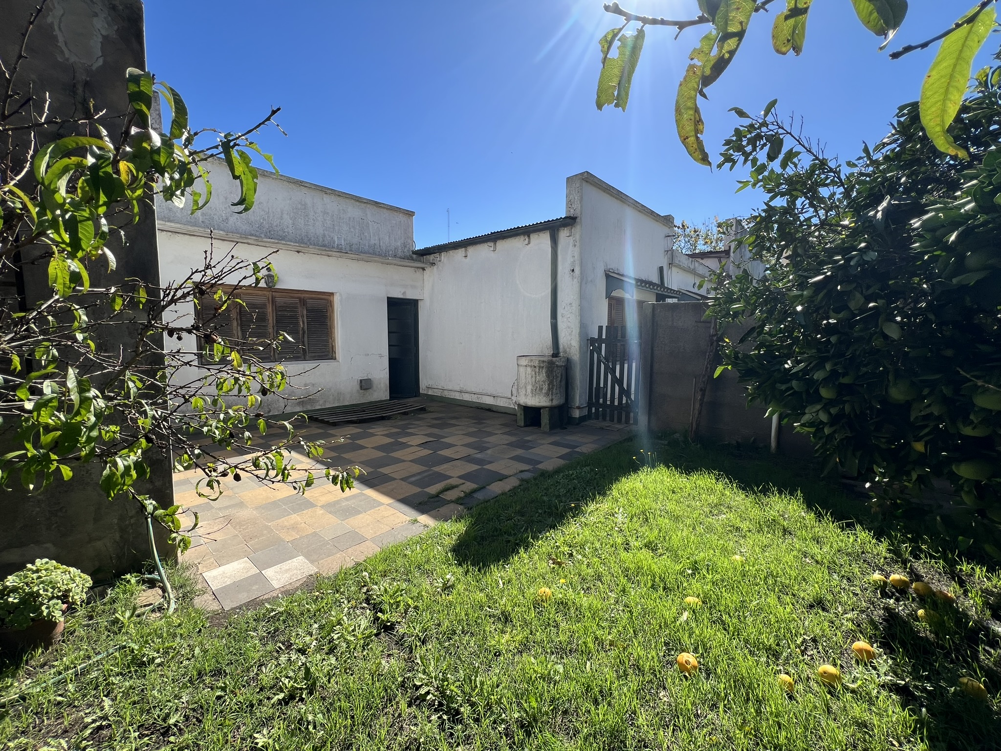 Oportunidad única: Residencia con Local Comercial en el Centro de la Ciudad