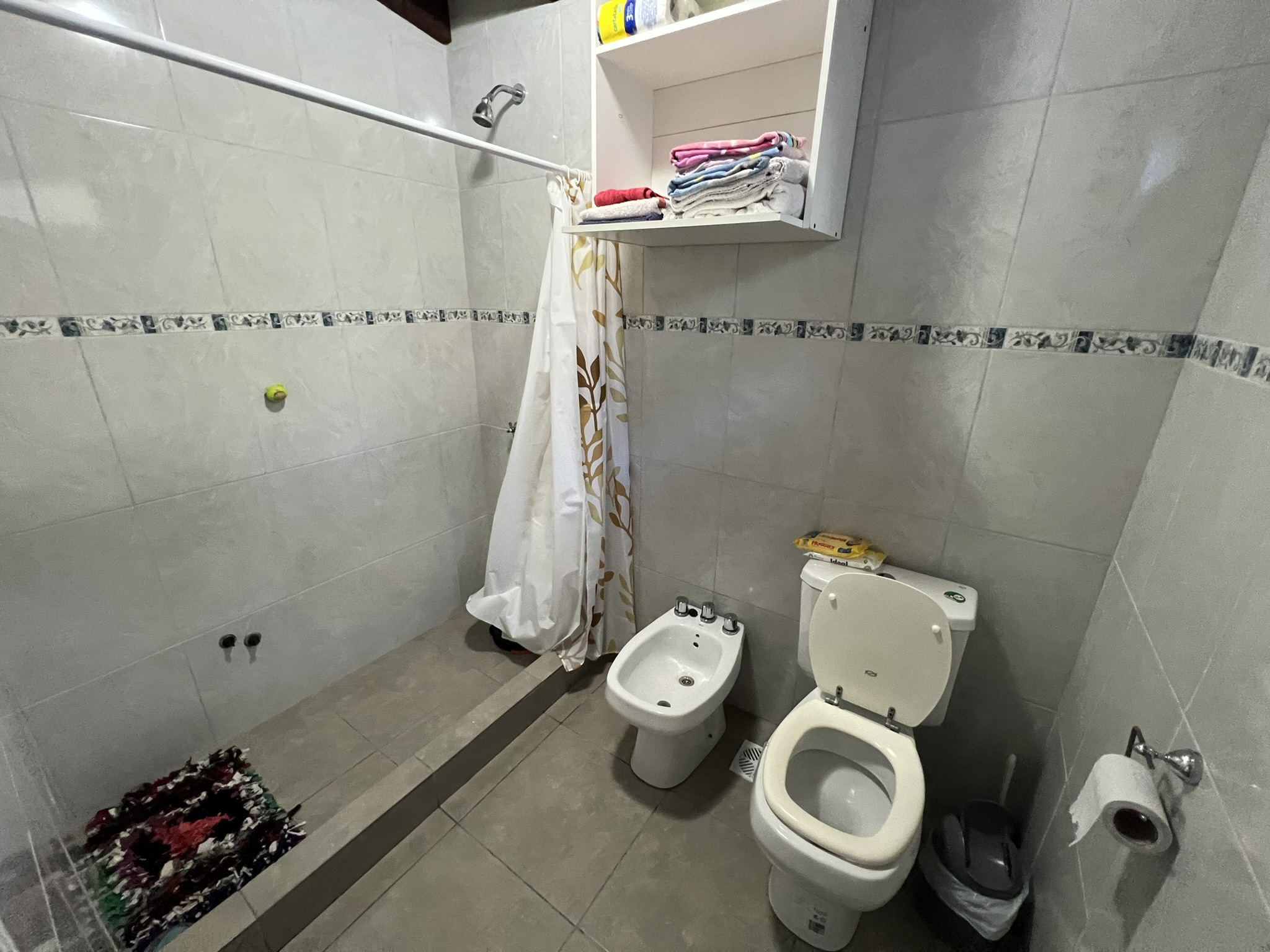 "Hogar Completo y Proyecto por Realizar: Tu Espacio en Barrio Leufu Kiñe te Espera"