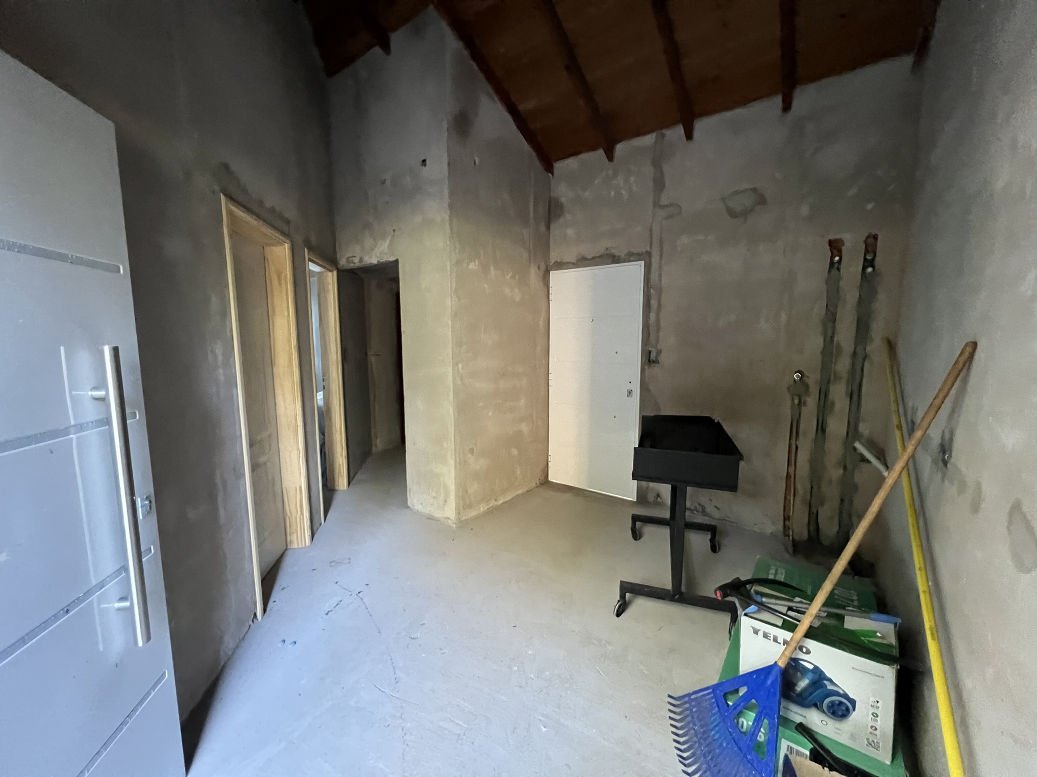 "Hogar Completo y Proyecto por Realizar: Tu Espacio en Barrio Leufu Kiñe te Espera"