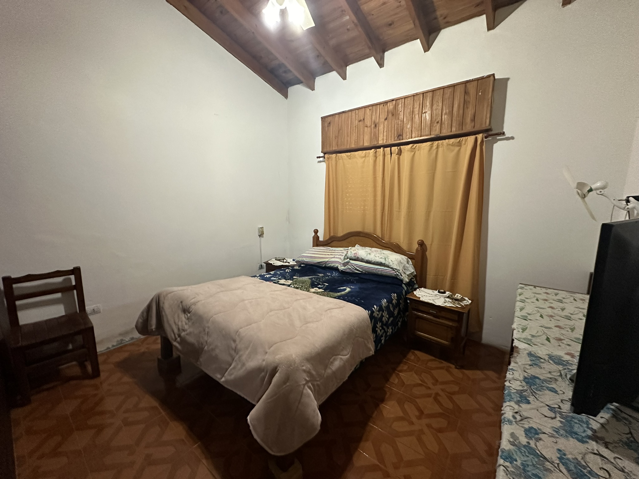 "Propiedad en esquina en Barrio Olivares: Casa y Local Comercial Frente a la Escuela Nº 15"