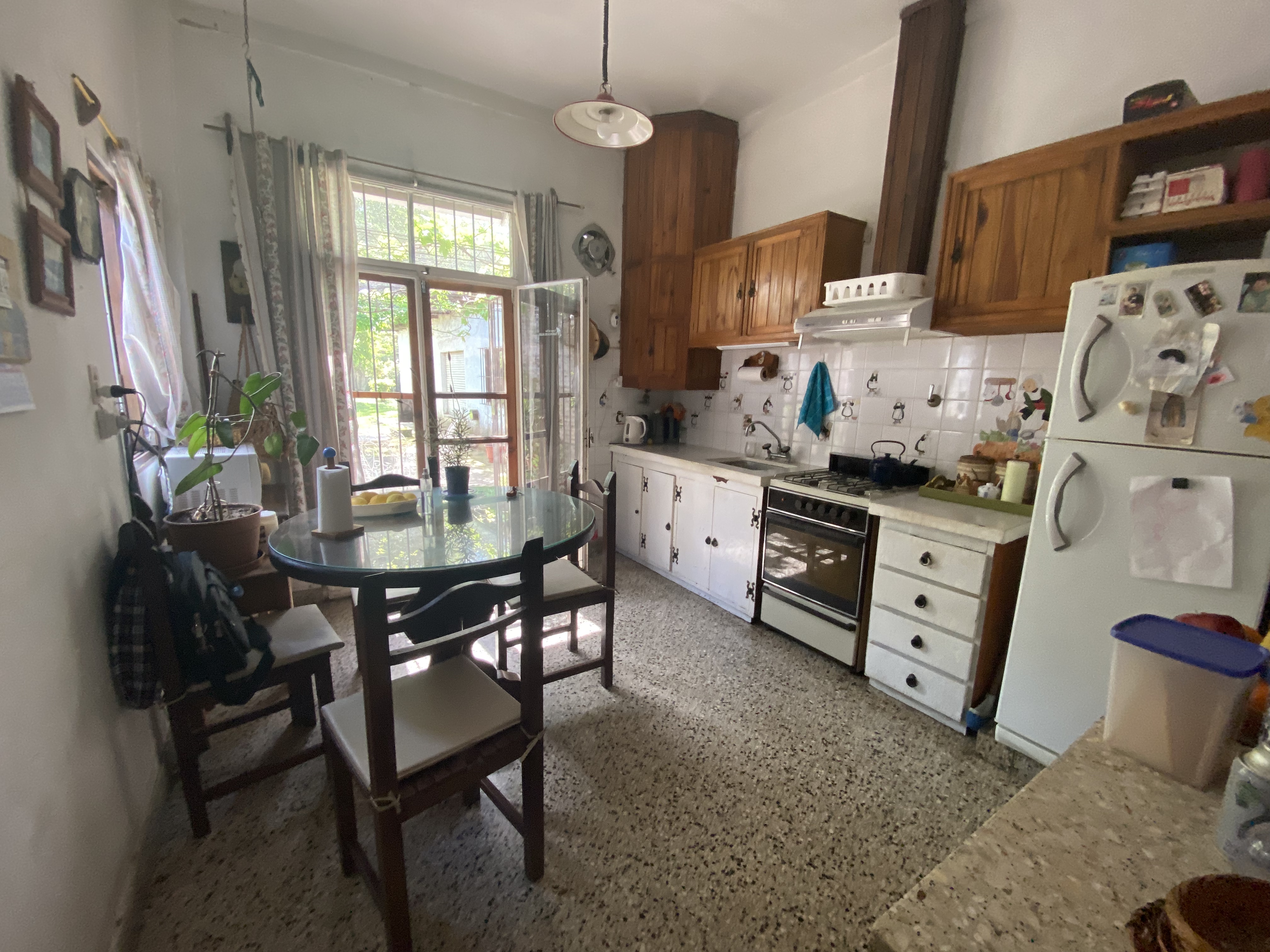 Casa Con Quincho Y Garage En Excelente Ubicación: Próxima Al Centro Y Con Todos Los Servicios
