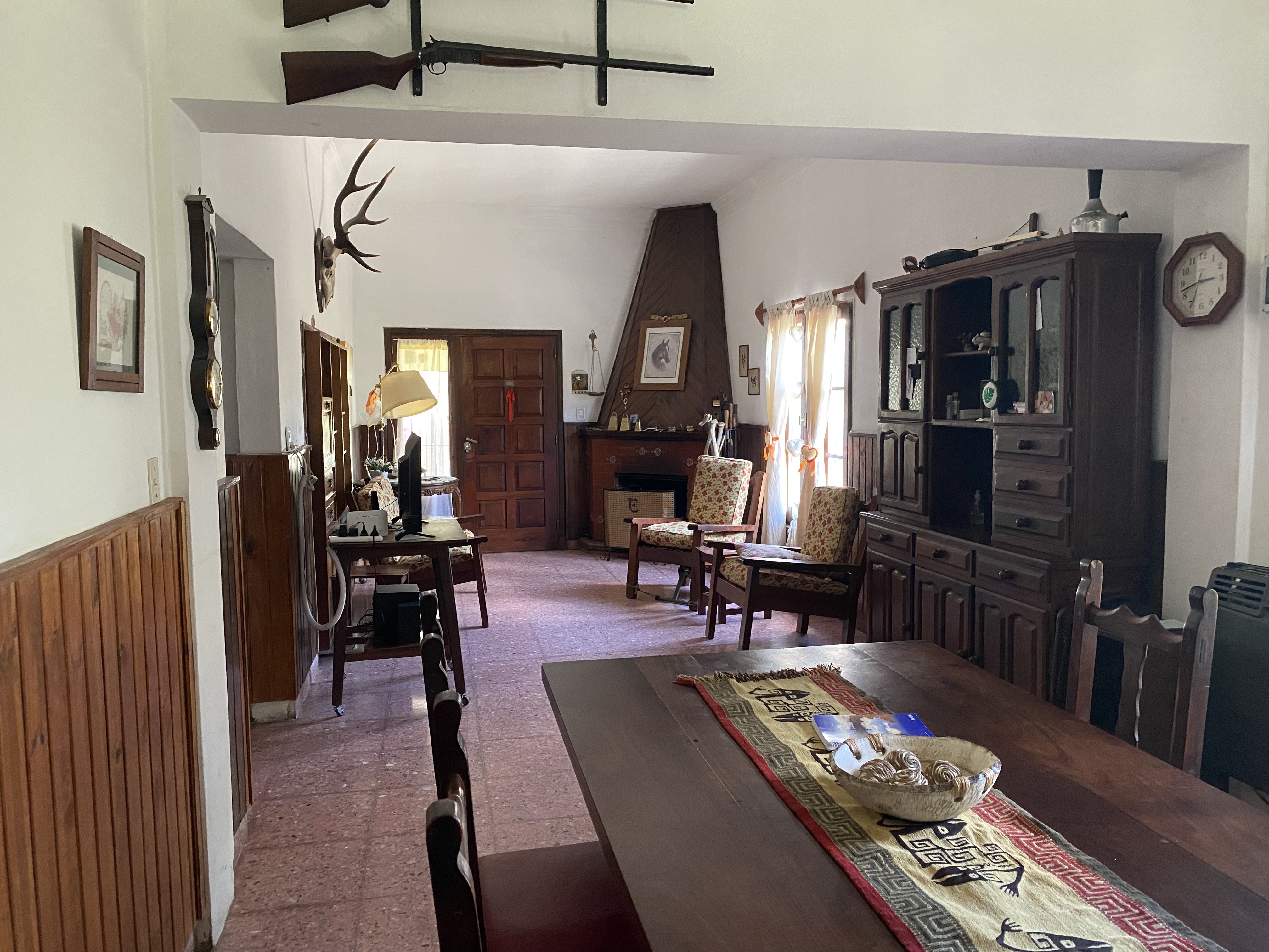 Casa Con Quincho Y Garage En Excelente Ubicación: Próxima Al Centro Y Con Todos Los Servicios