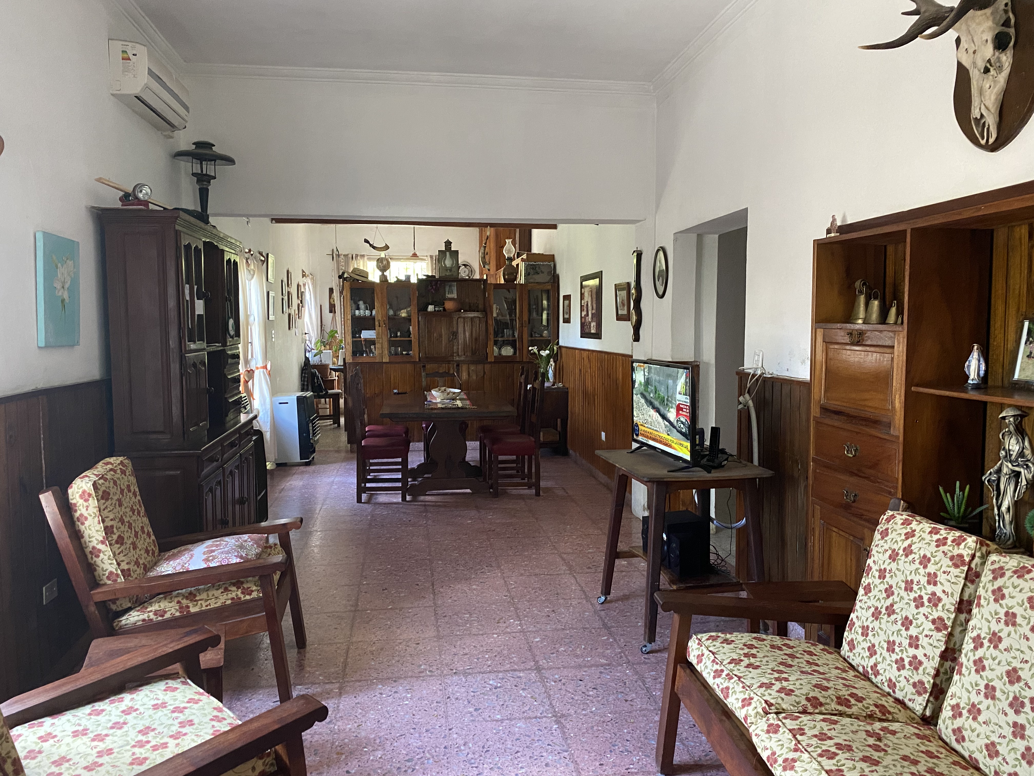 Casa Con Quincho Y Garage En Excelente Ubicación: Próxima Al Centro Y Con Todos Los Servicios
