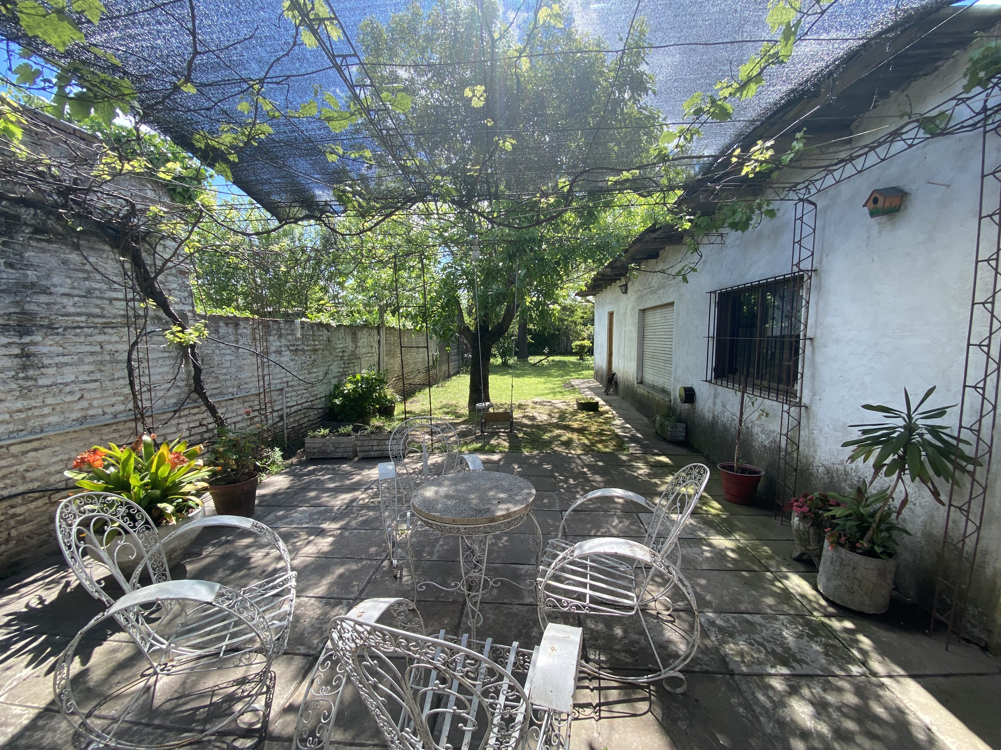 Casa Con Quincho Y Garage En Excelente Ubicación: Próxima Al Centro Y Con Todos Los Servicios