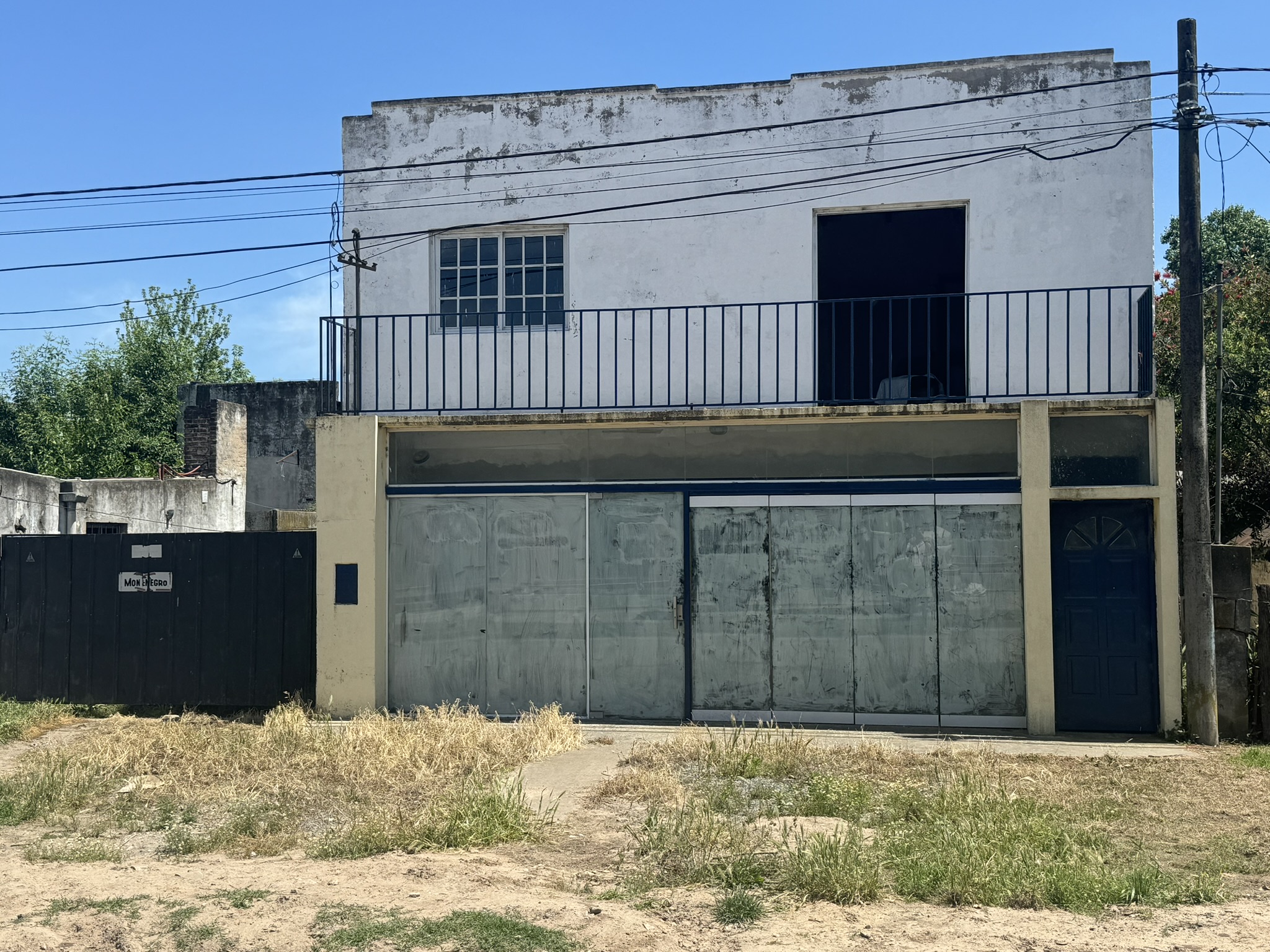 "Oportunidad de Inversión en Zona Comercial: Local y Departamento en Avenida 2 de Septiembre"
