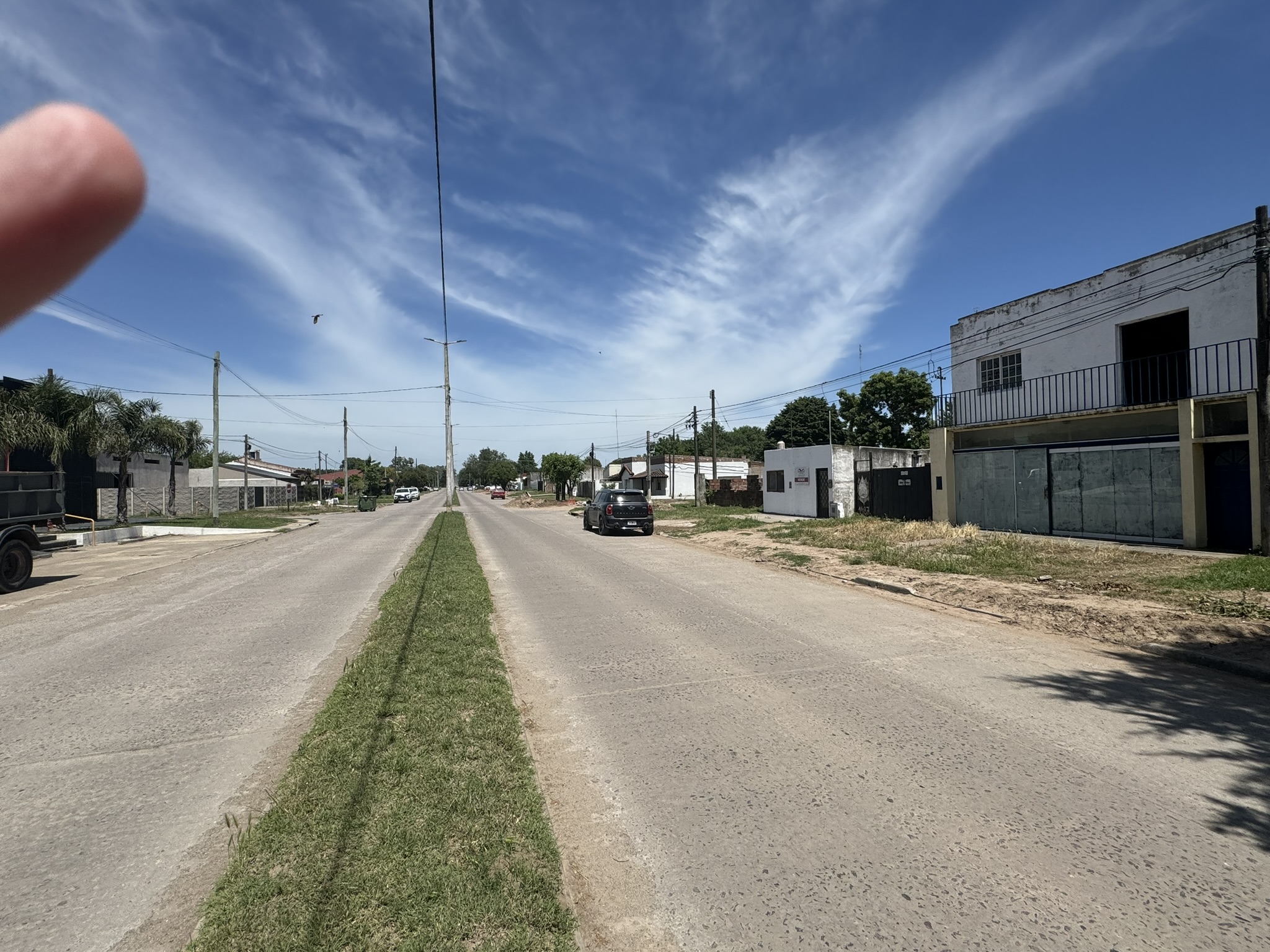 "Oportunidad de Inversión en Zona Comercial: Local y Departamento en Avenida 2 de Septiembre"