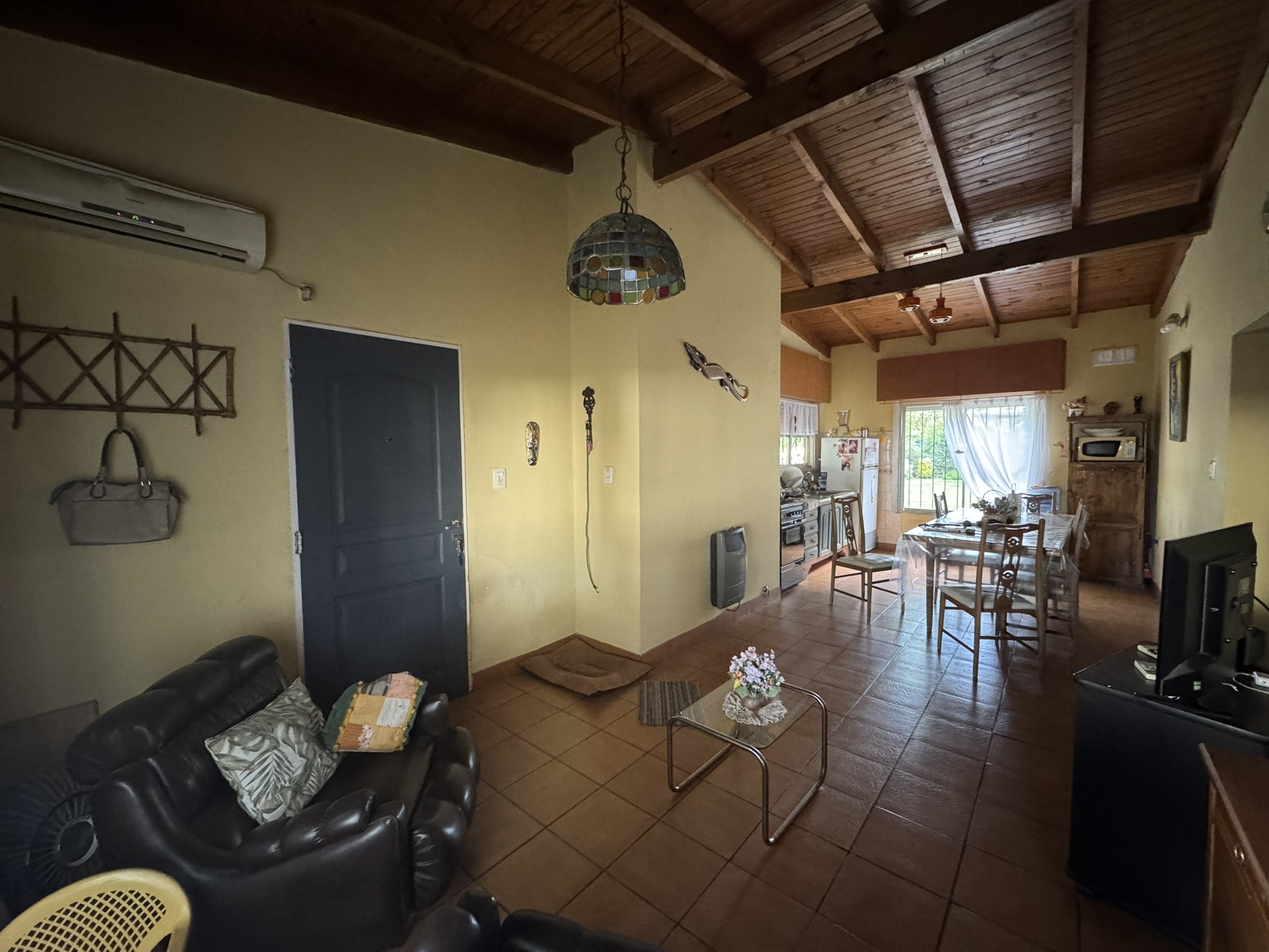 Encantadora Casa con Amplio Jardín y Parrilla en Exclusivo Barrio Parque
