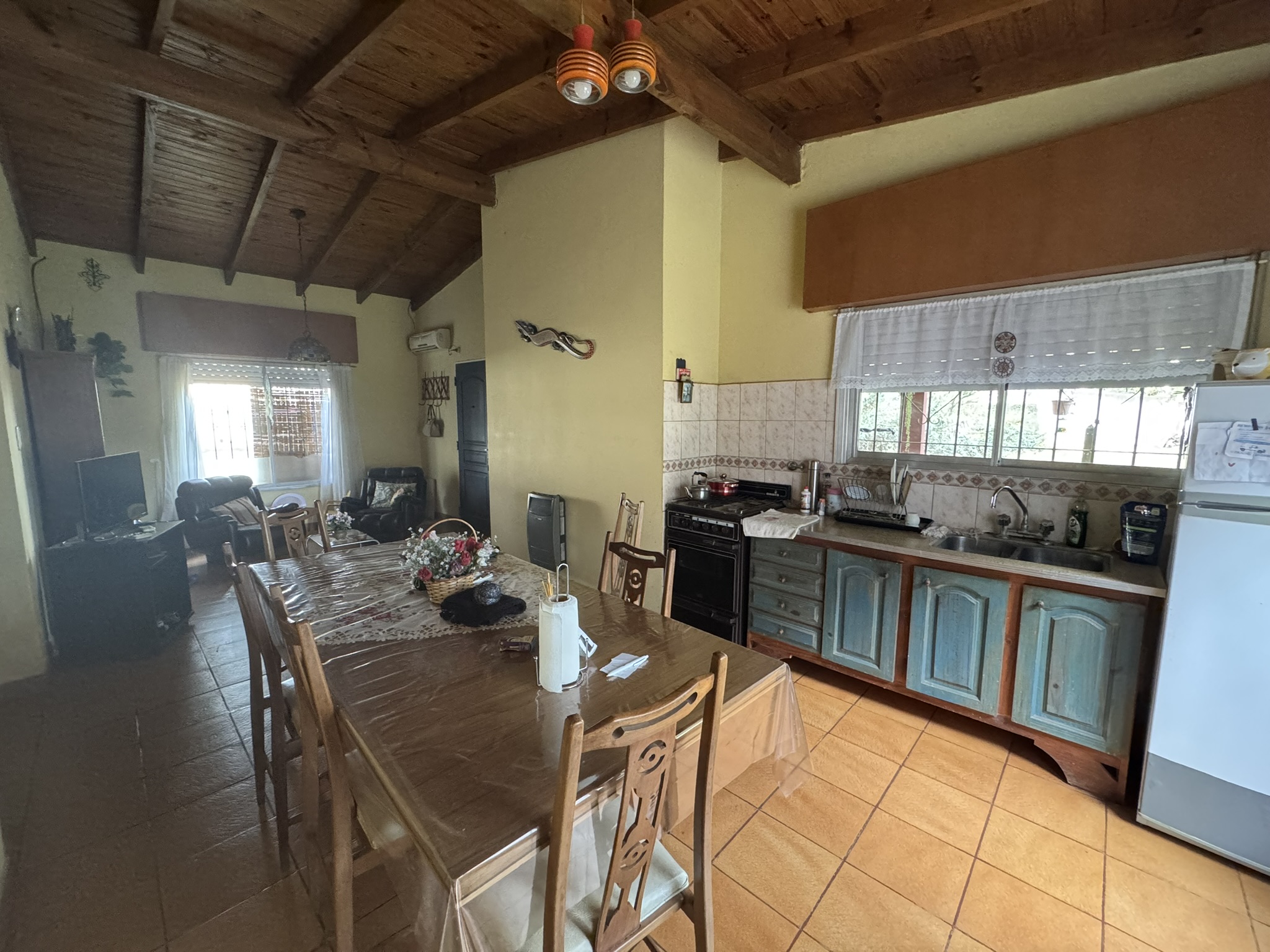 Encantadora Casa con Amplio Jardín y Parrilla en Exclusivo Barrio Parque