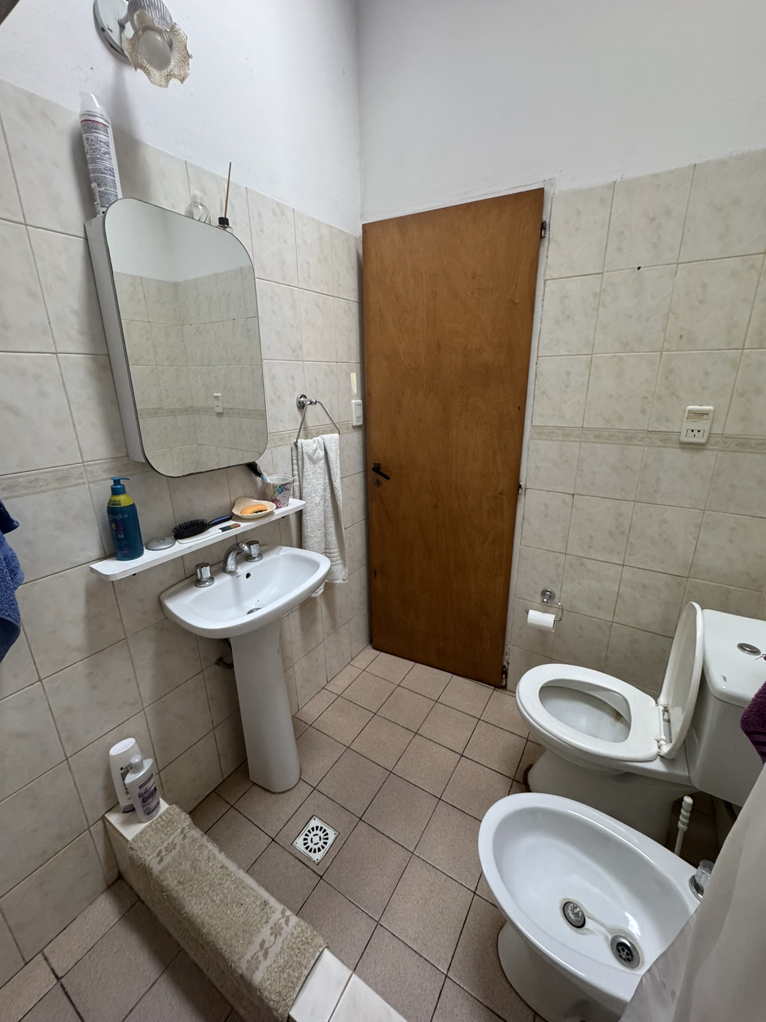 Encantadora Casa con Amplio Jardín y Parrilla en Exclusivo Barrio Parque