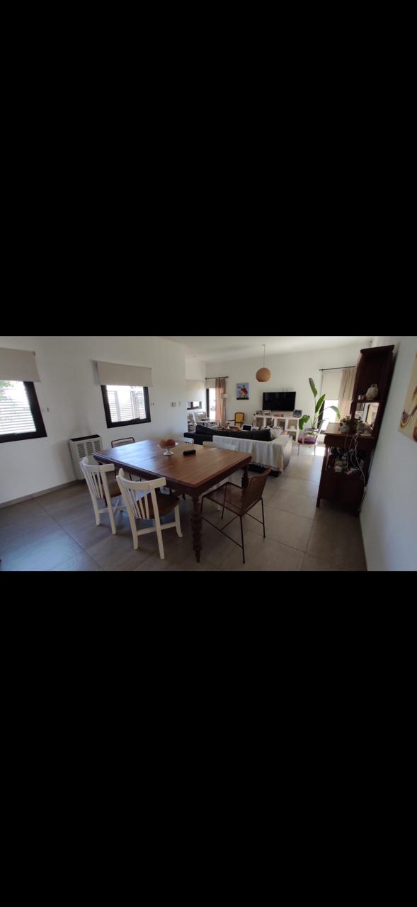 Moderna y funcional: casa con pileta y excelente distribución