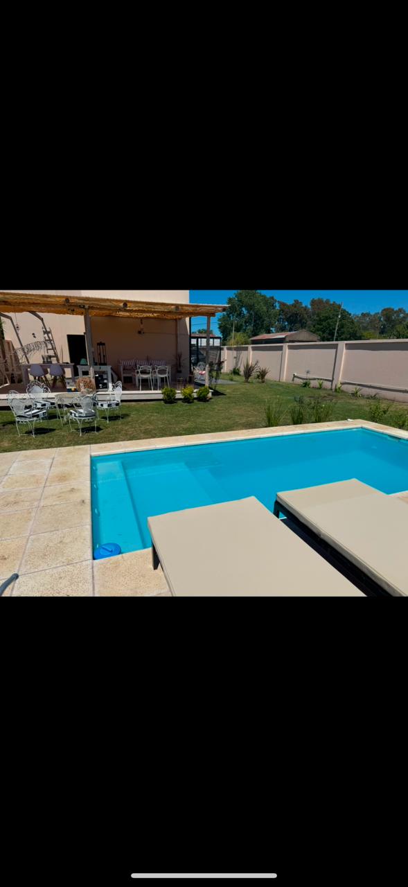 Moderna y funcional: casa con pileta y excelente distribución