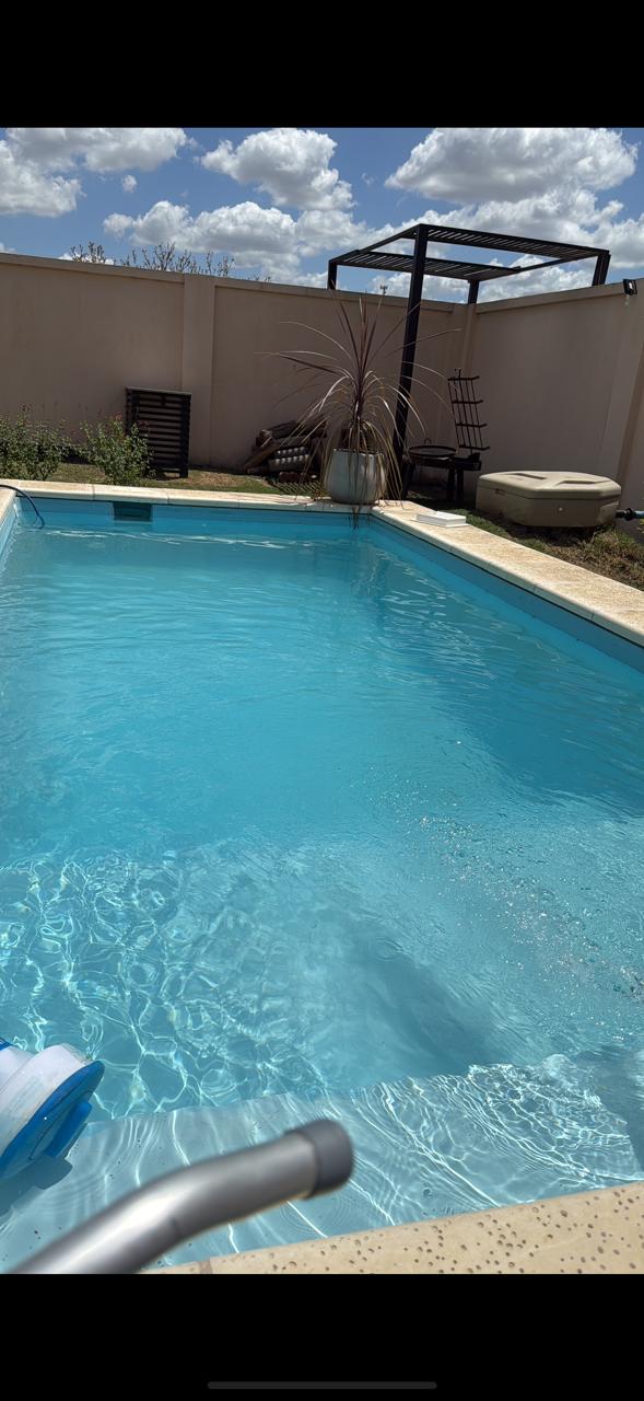 Moderna y funcional: casa con pileta y excelente distribución